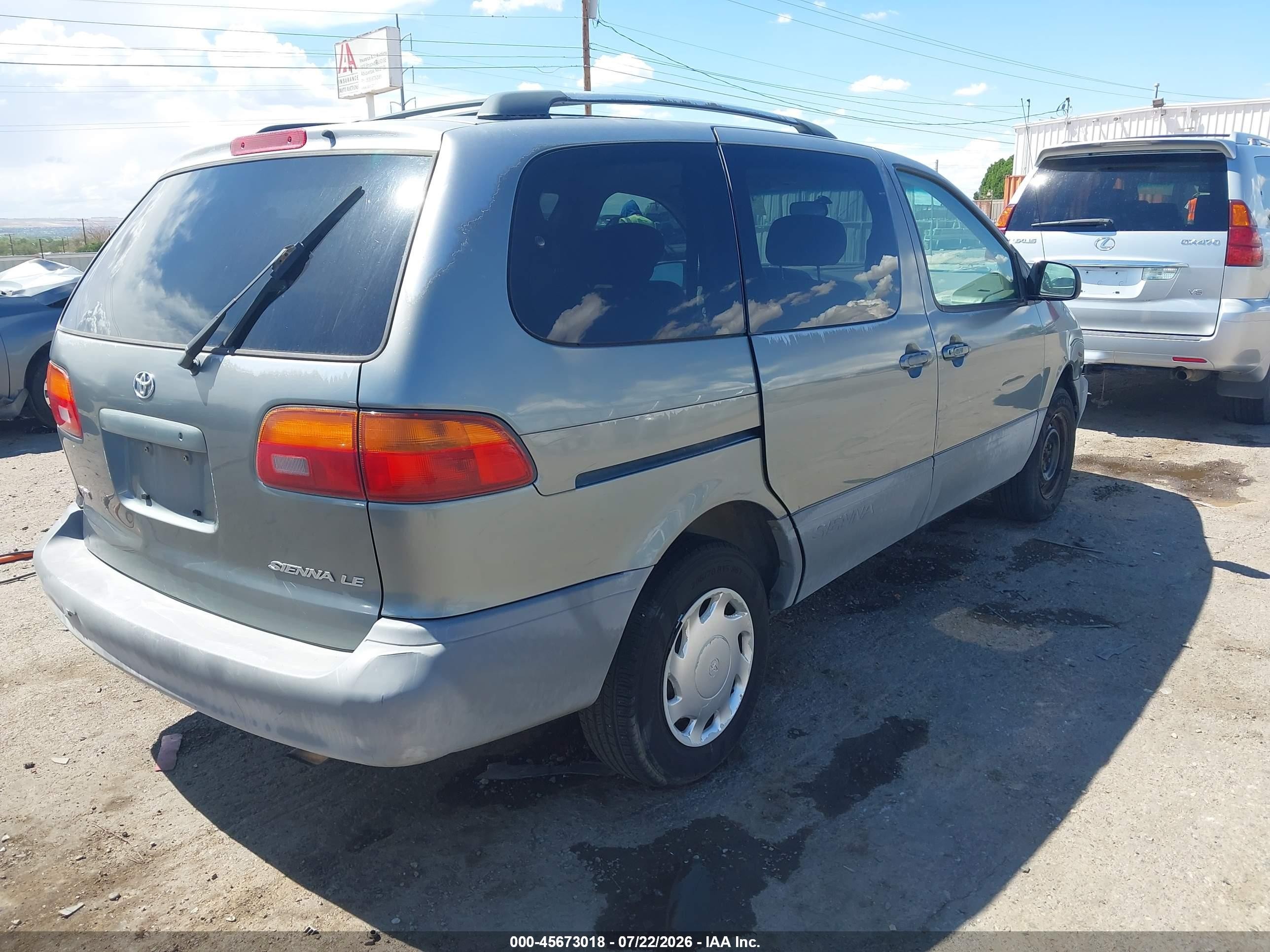 1998 Toyota Sienna Le Green vin: 4T3ZF13C1WU086182