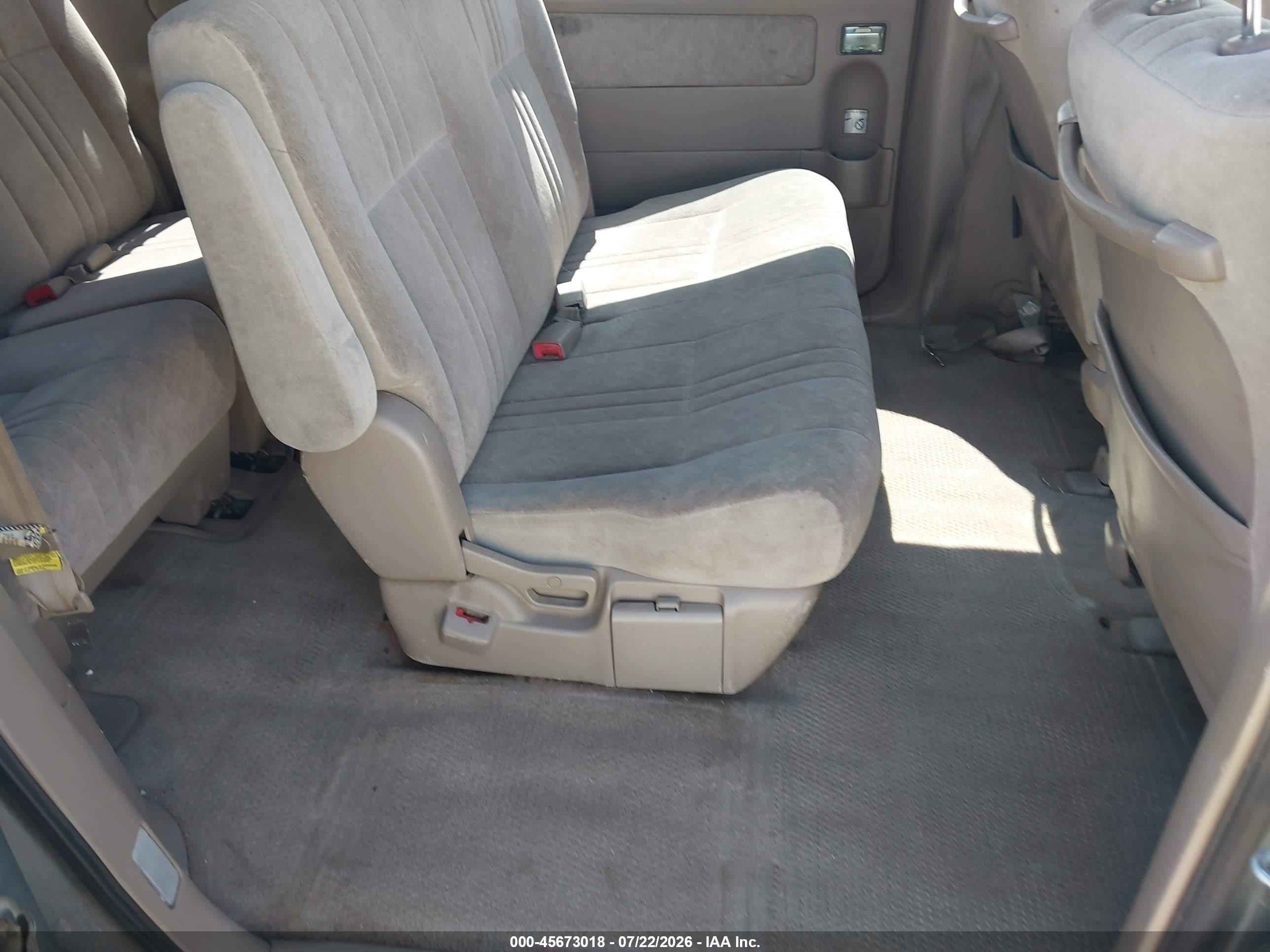 1998 Toyota Sienna Le Green vin: 4T3ZF13C1WU086182