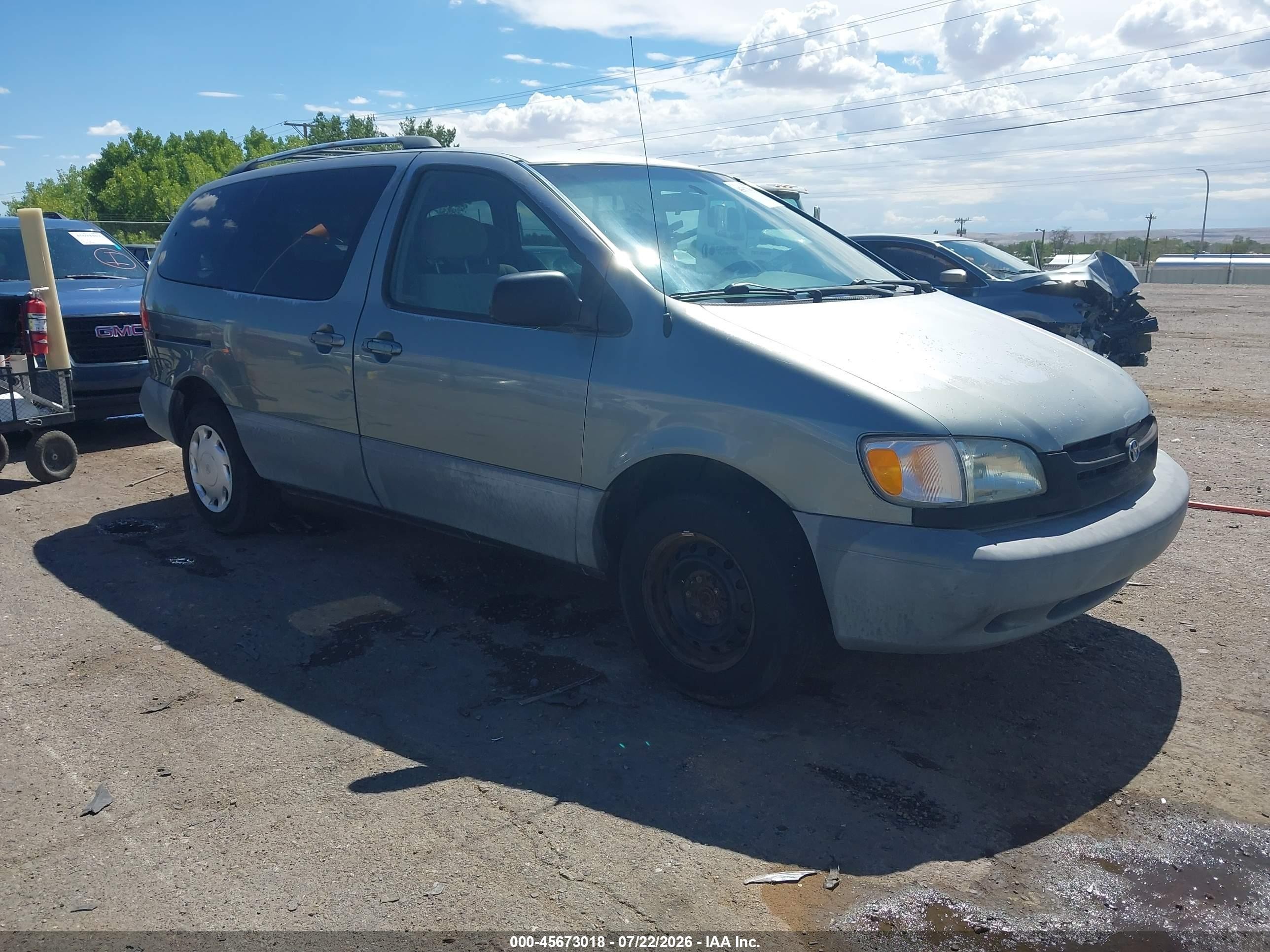 1998 Toyota Sienna Le Green vin: 4T3ZF13C1WU086182