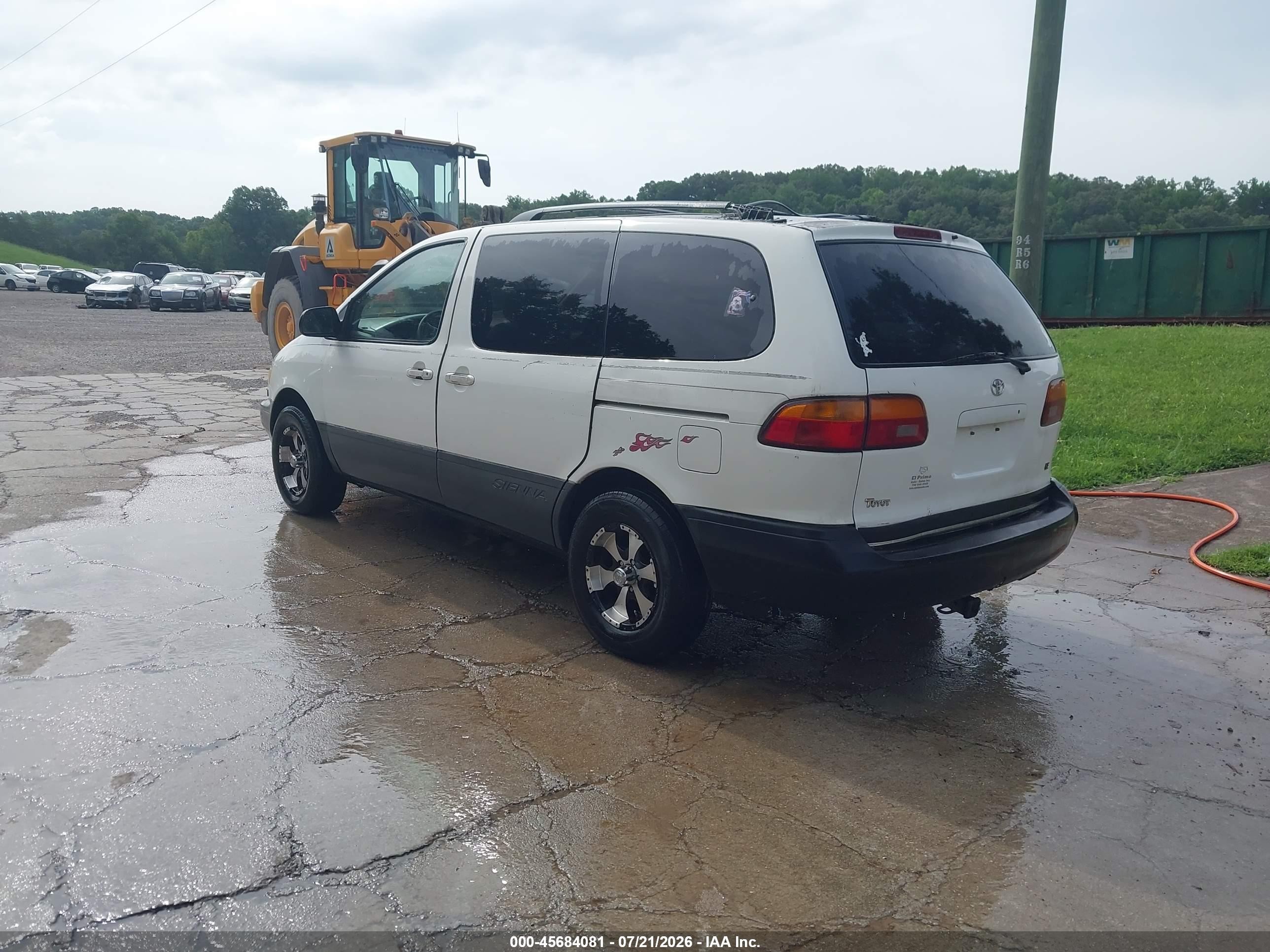 1999 Toyota Sienna Le White vin: 4T3ZF13C1XU095465