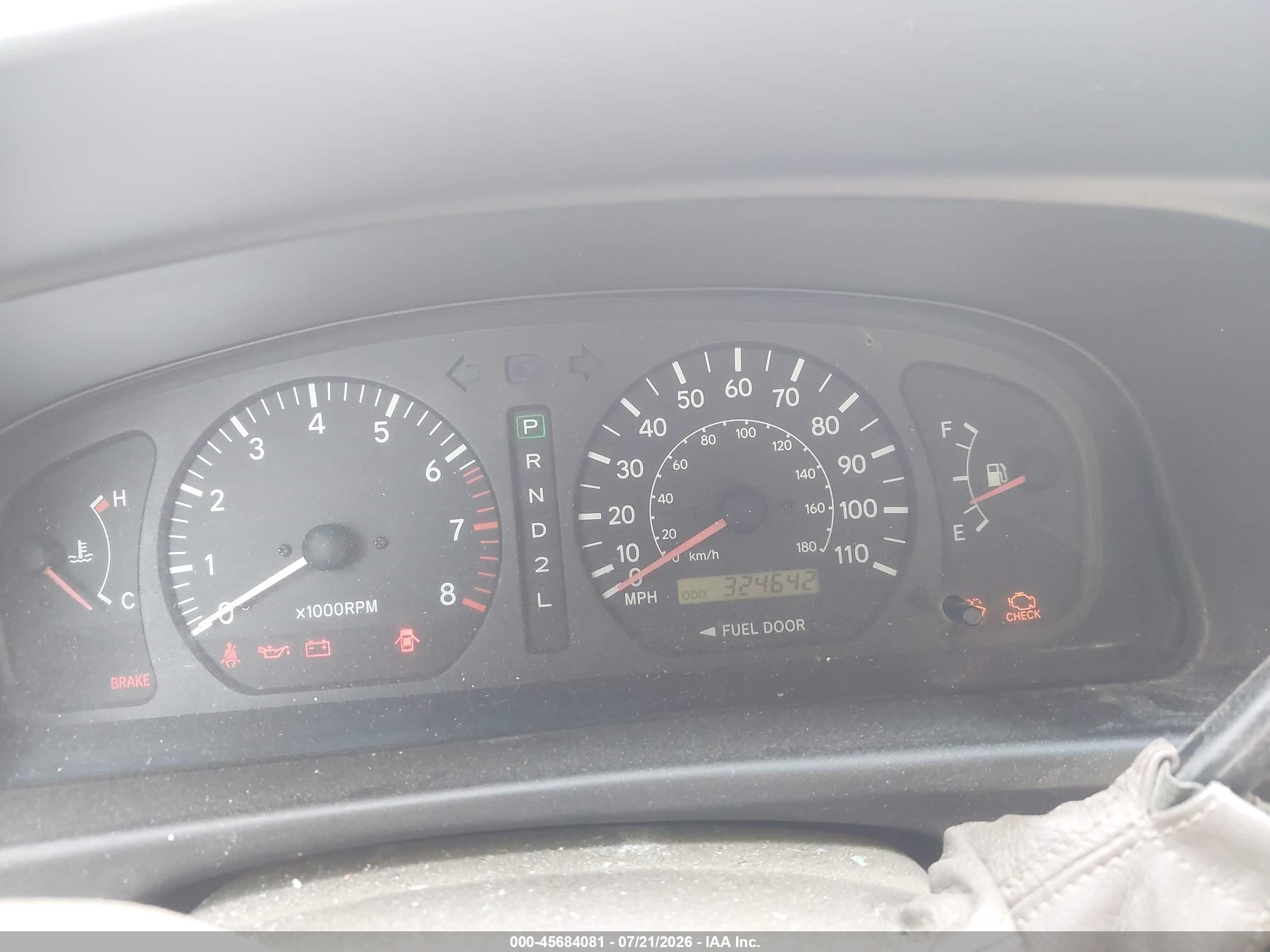 1999 Toyota Sienna Le White vin: 4T3ZF13C1XU095465