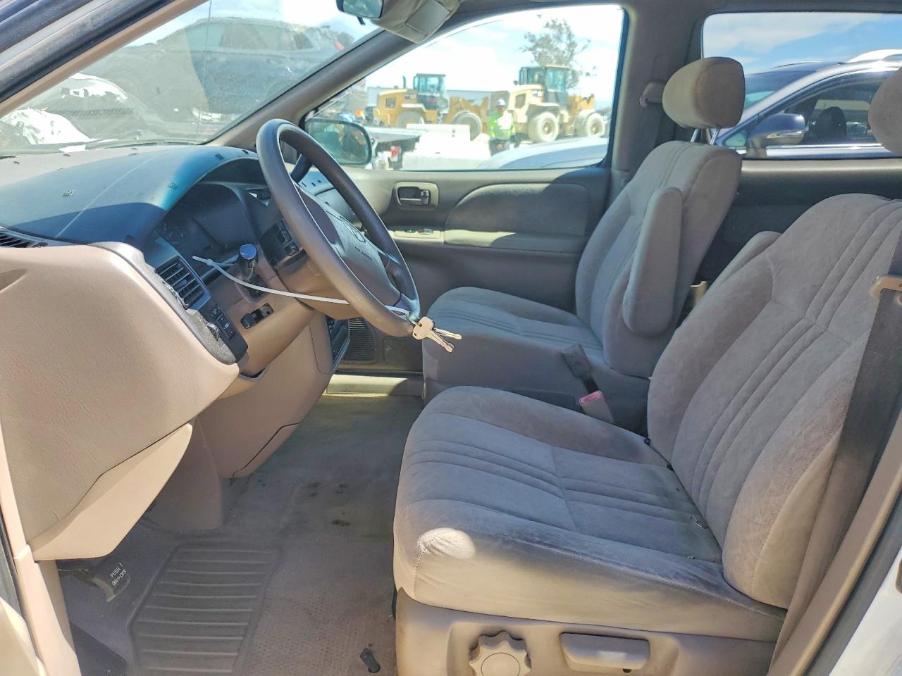 1999 Toyota Sienna Le White vin: 4T3ZF13C1XU125189