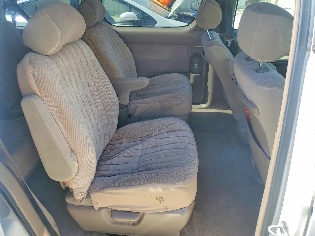 1999 Toyota Sienna Le White vin: 4T3ZF13C1XU125189