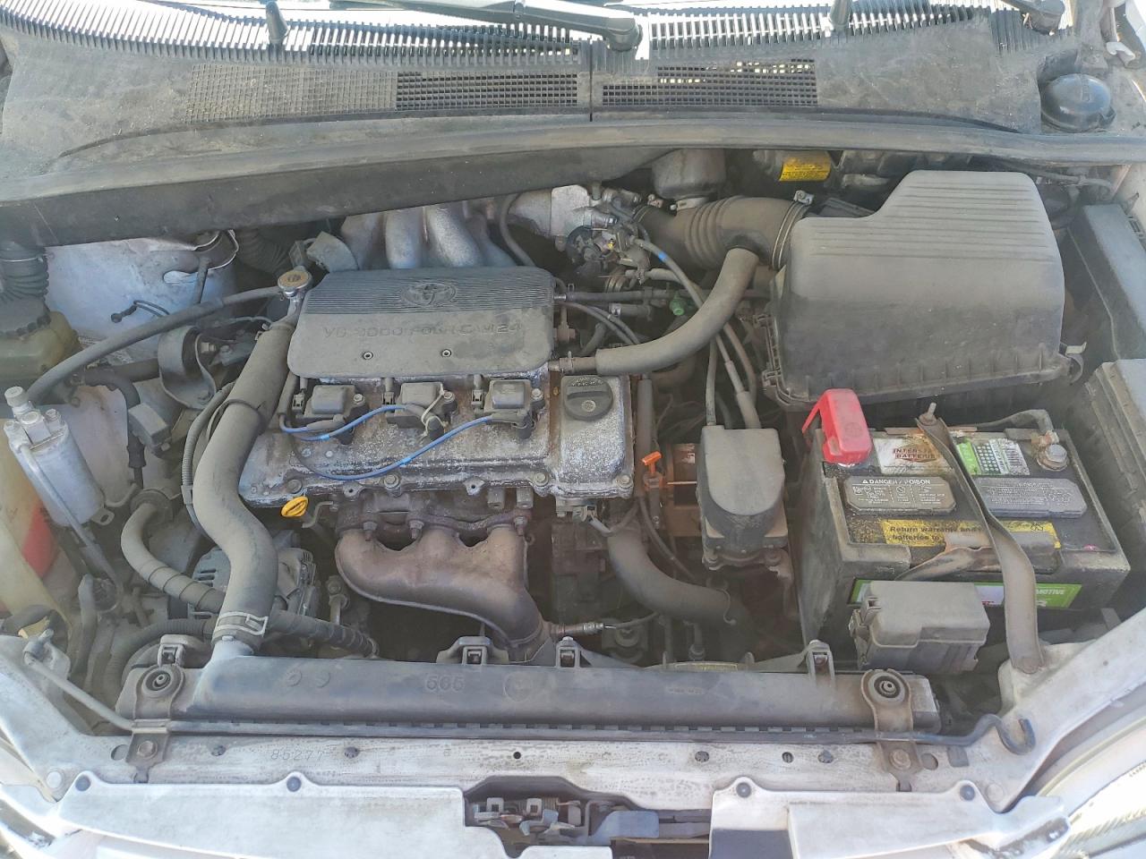 1999 Toyota Sienna Le White vin: 4T3ZF13C1XU125189