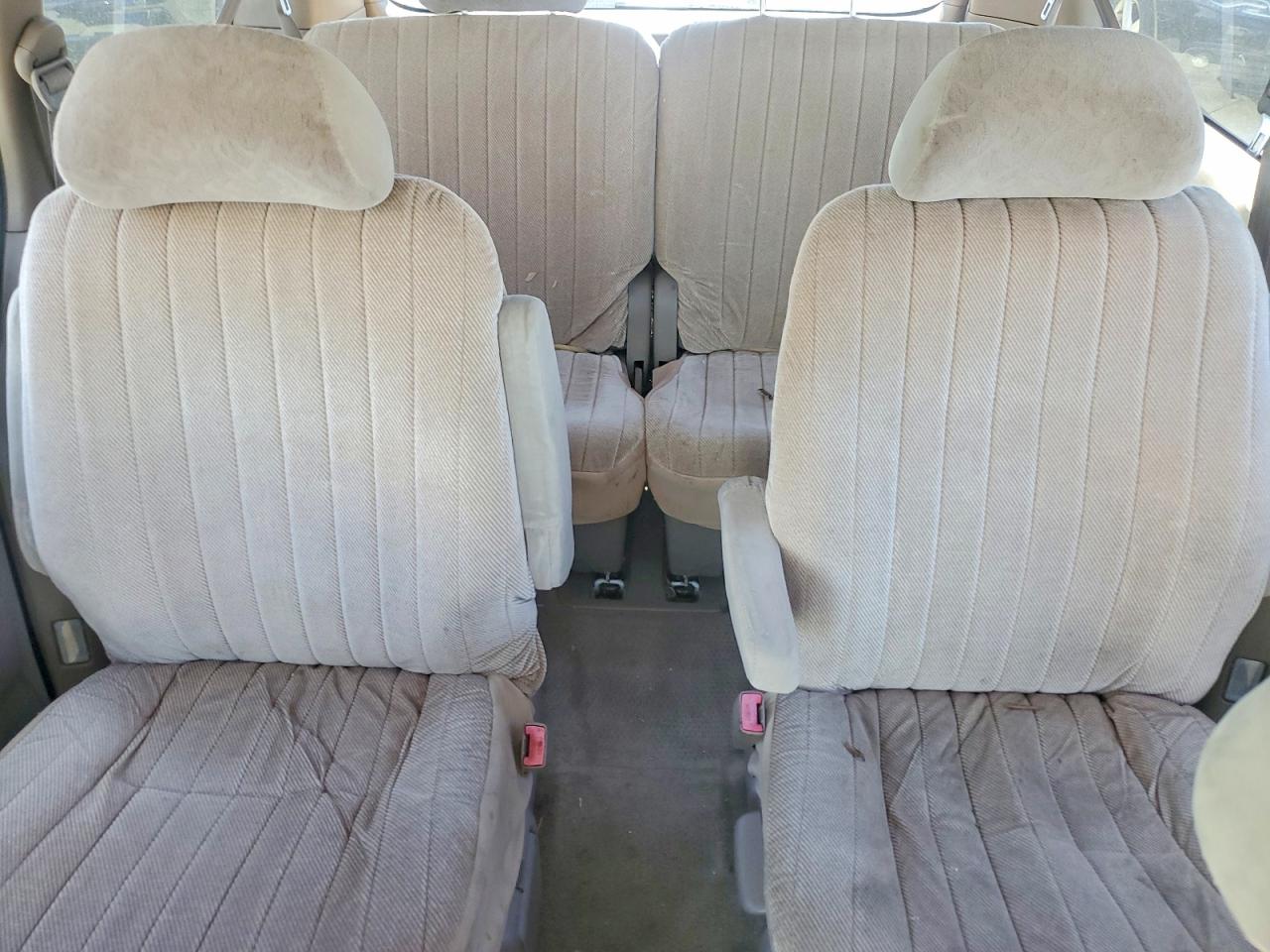1999 Toyota Sienna Le White vin: 4T3ZF13C1XU125189