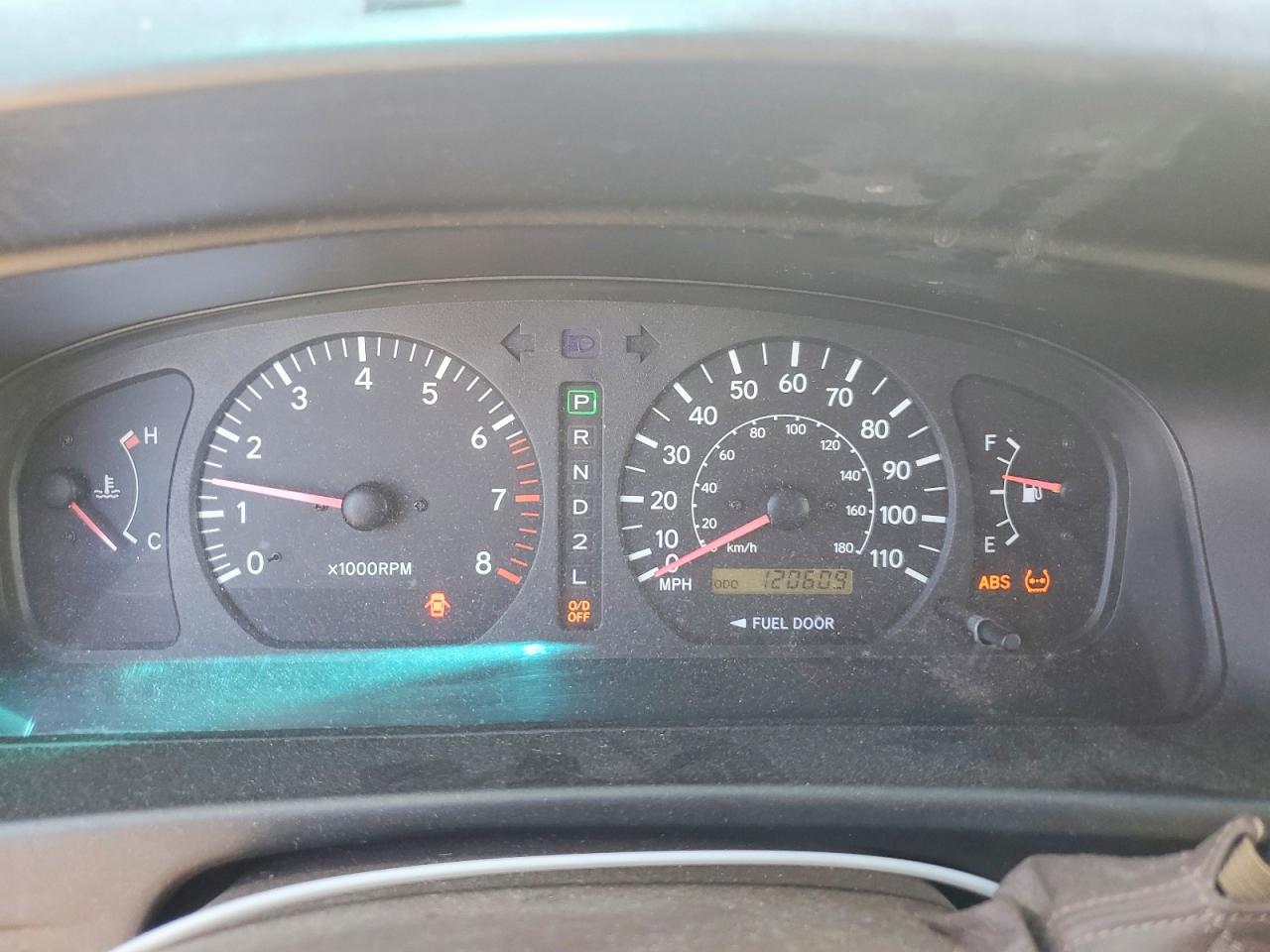 1999 Toyota Sienna Le White vin: 4T3ZF13C1XU125189
