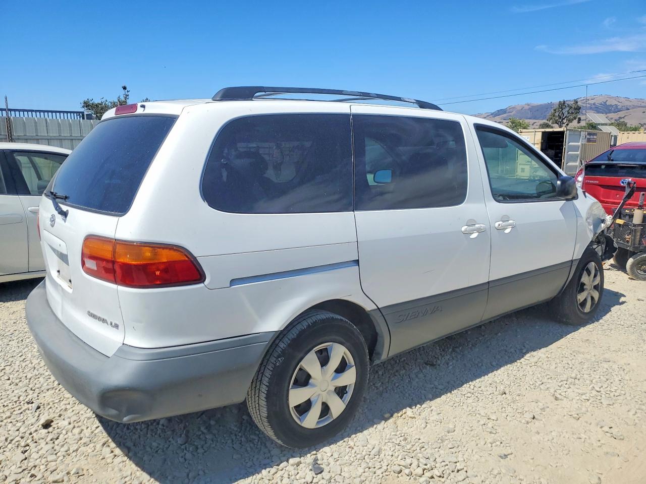 1999 Toyota Sienna Le White vin: 4T3ZF13C1XU125189