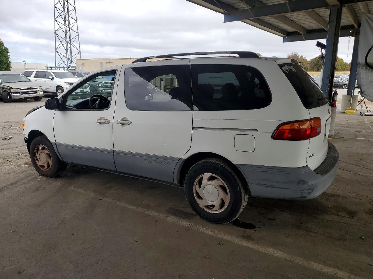 1999 Toyota Sienna Le White vin: 4T3ZF13C1XU148746
