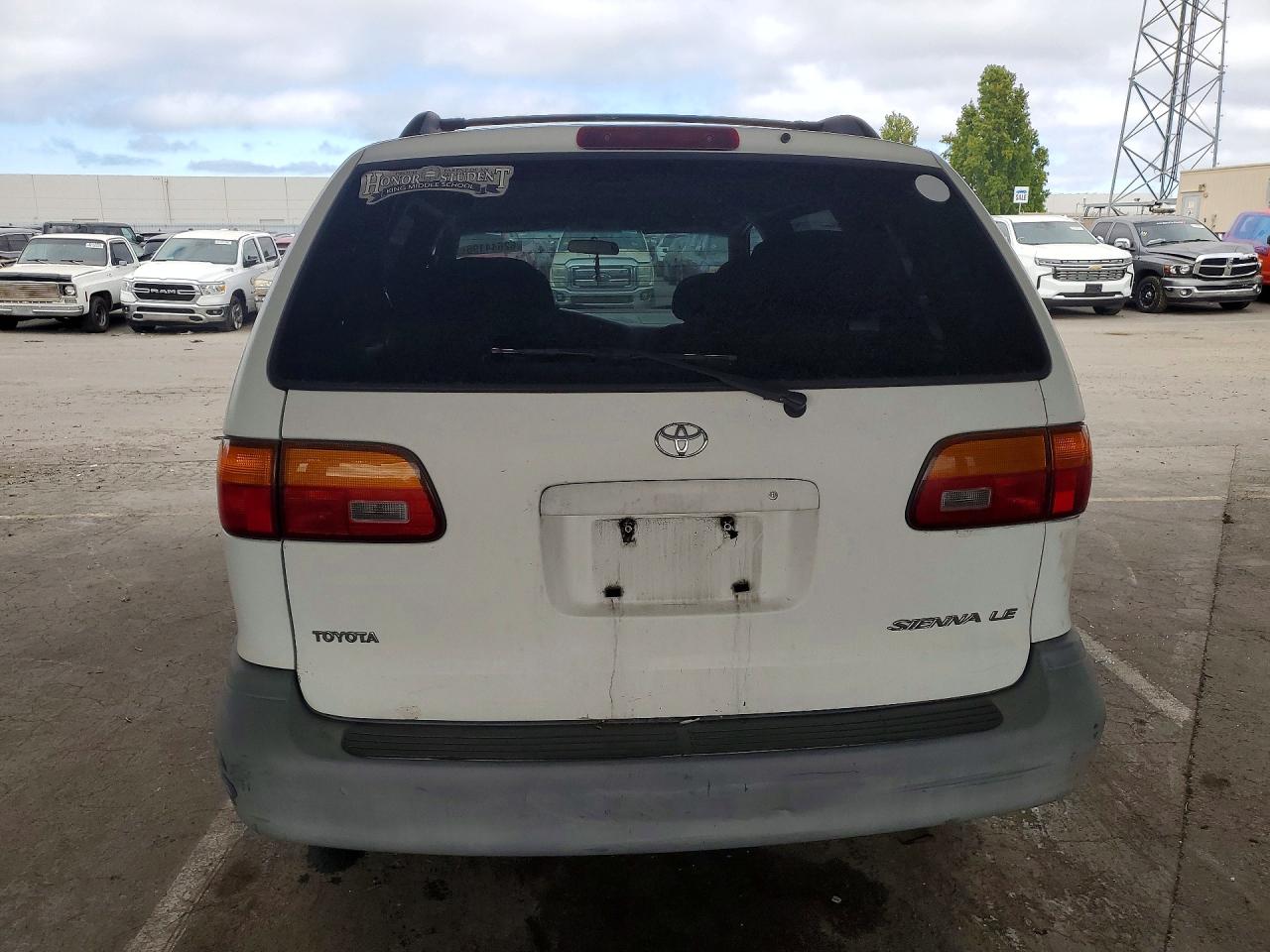 1999 Toyota Sienna Le White vin: 4T3ZF13C1XU148746