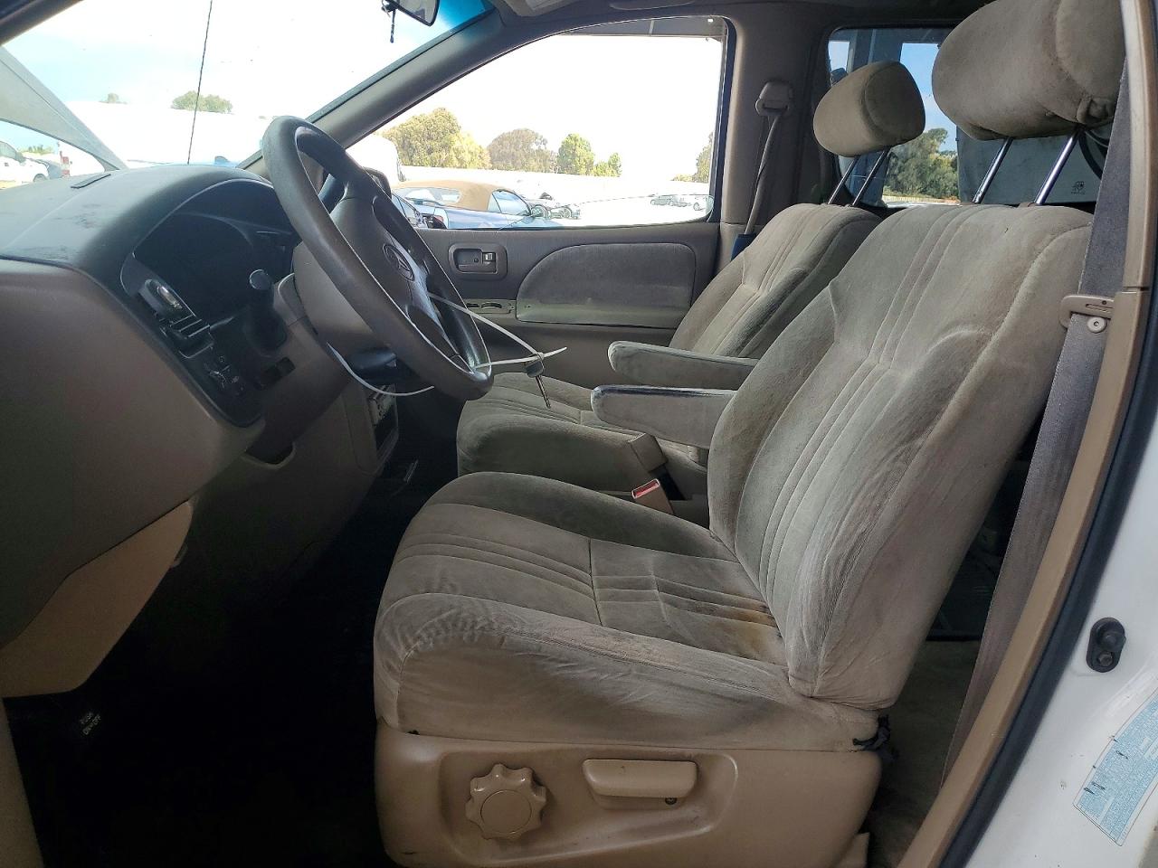 1999 Toyota Sienna Le White vin: 4T3ZF13C1XU148746