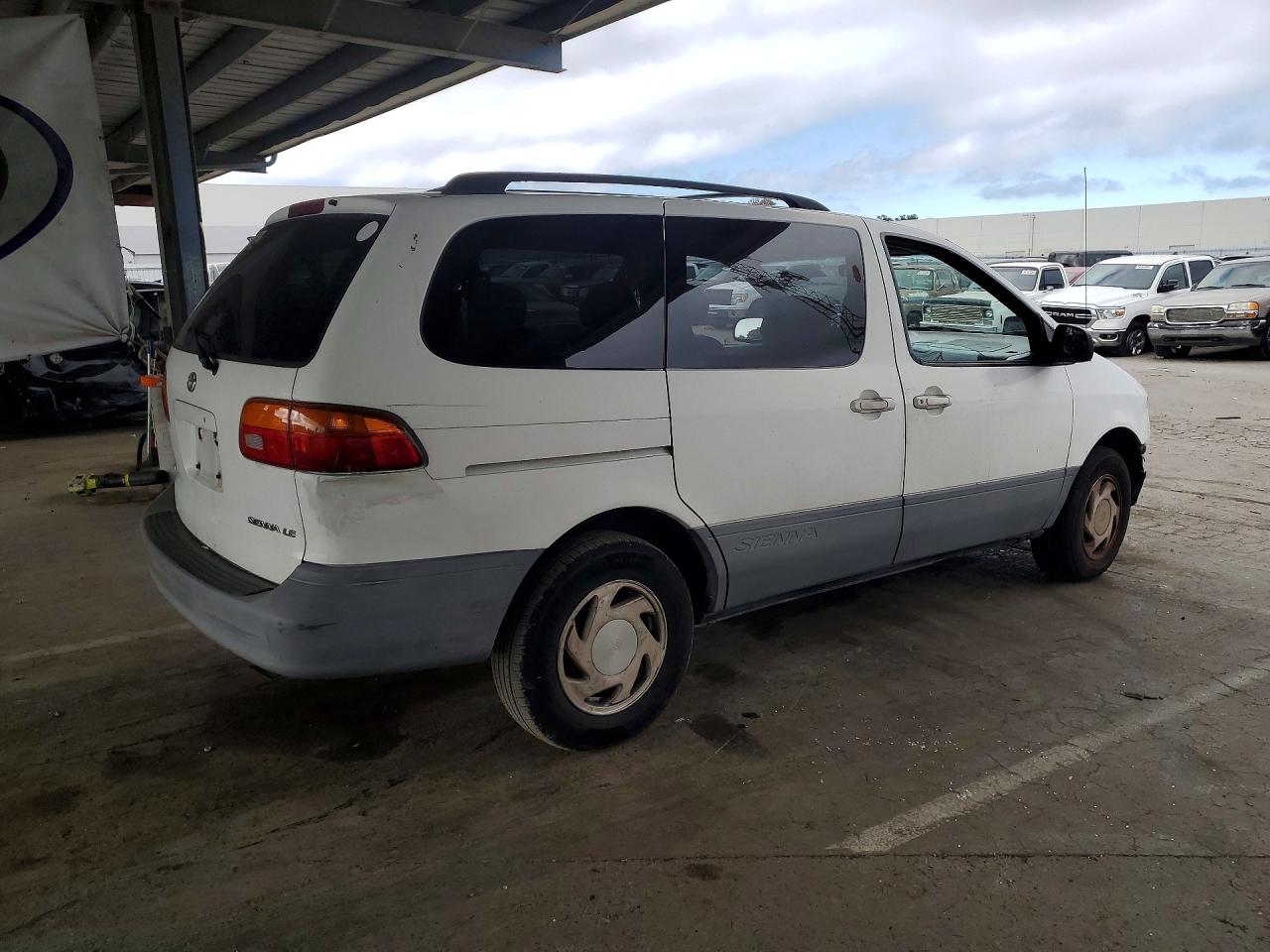 1999 Toyota Sienna Le White vin: 4T3ZF13C1XU148746