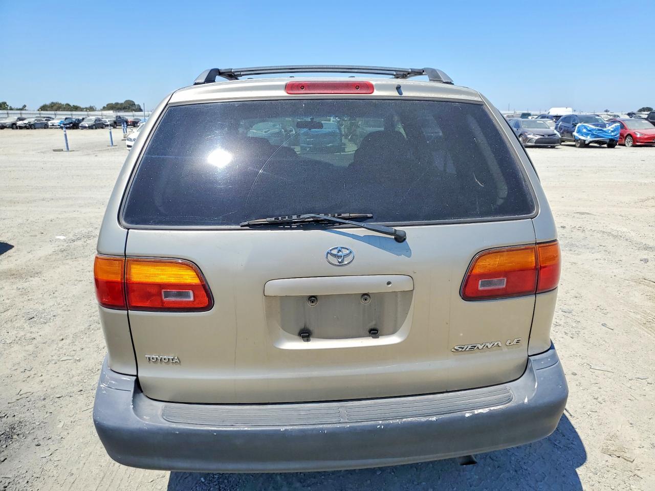 2000 Toyota Sienna Le Tan vin: 4T3ZF13C1YU230722