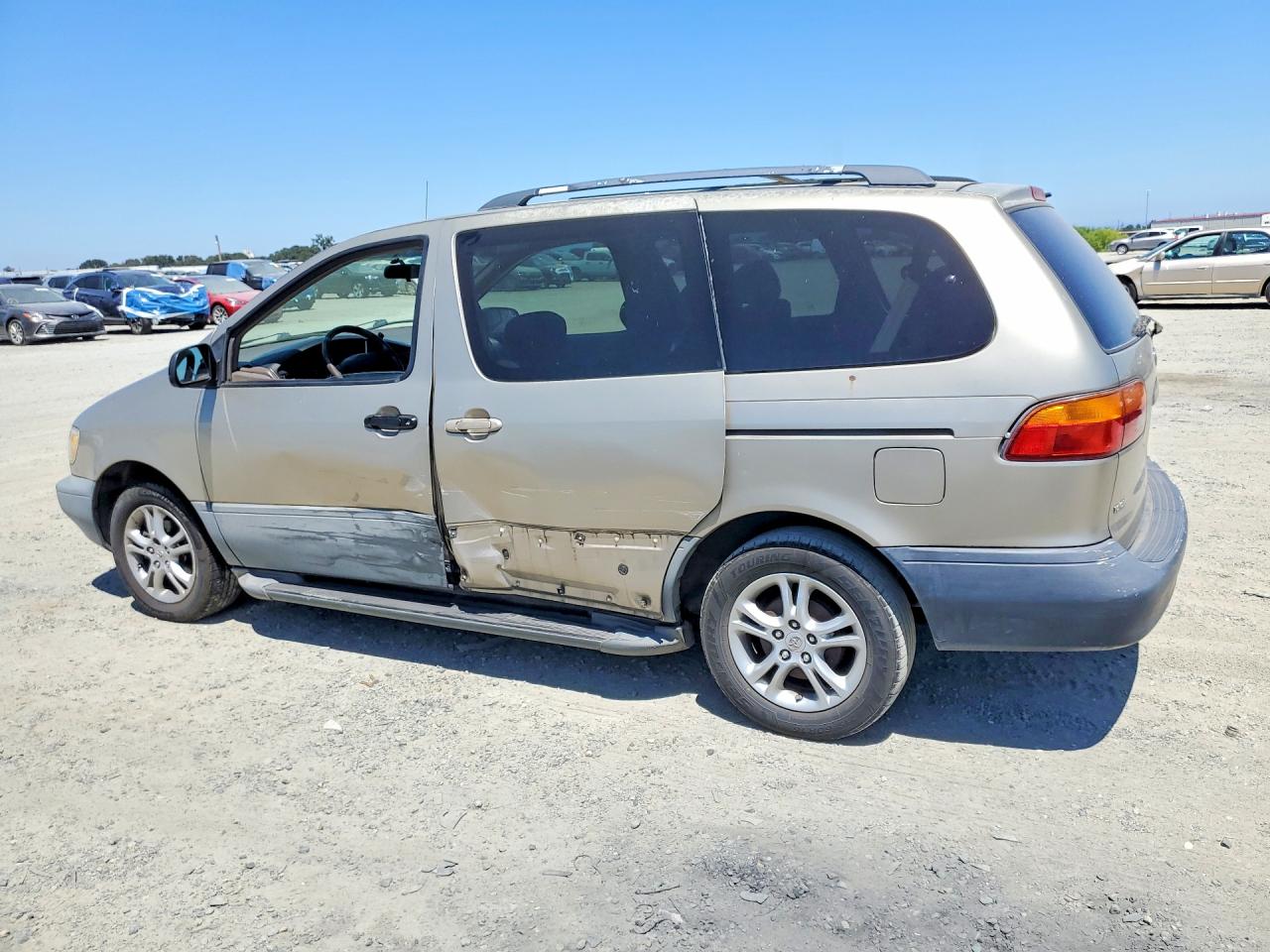 2000 Toyota Sienna Le Tan vin: 4T3ZF13C1YU230722