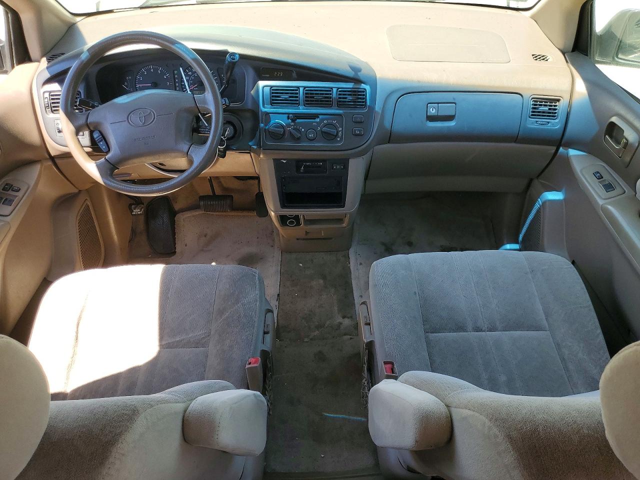 2000 Toyota Sienna Le Tan vin: 4T3ZF13C1YU230722