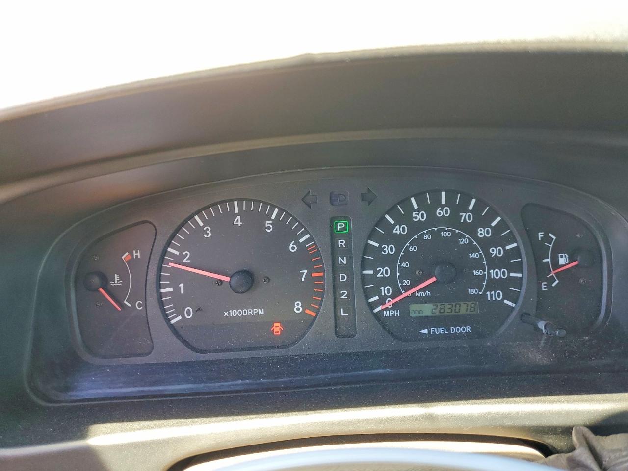 2000 Toyota Sienna Le Tan vin: 4T3ZF13C1YU230722