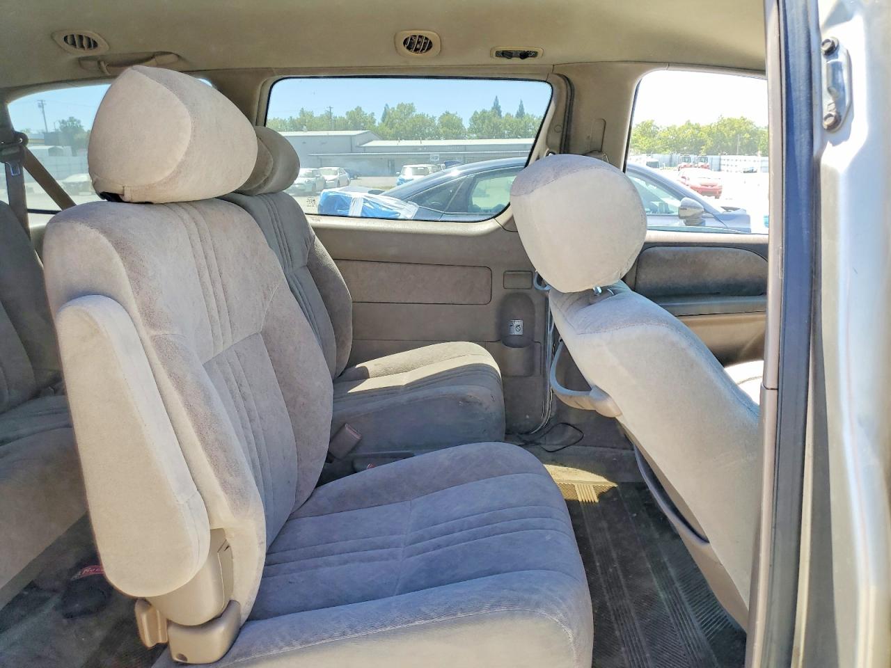 2000 Toyota Sienna Le Tan vin: 4T3ZF13C1YU230722