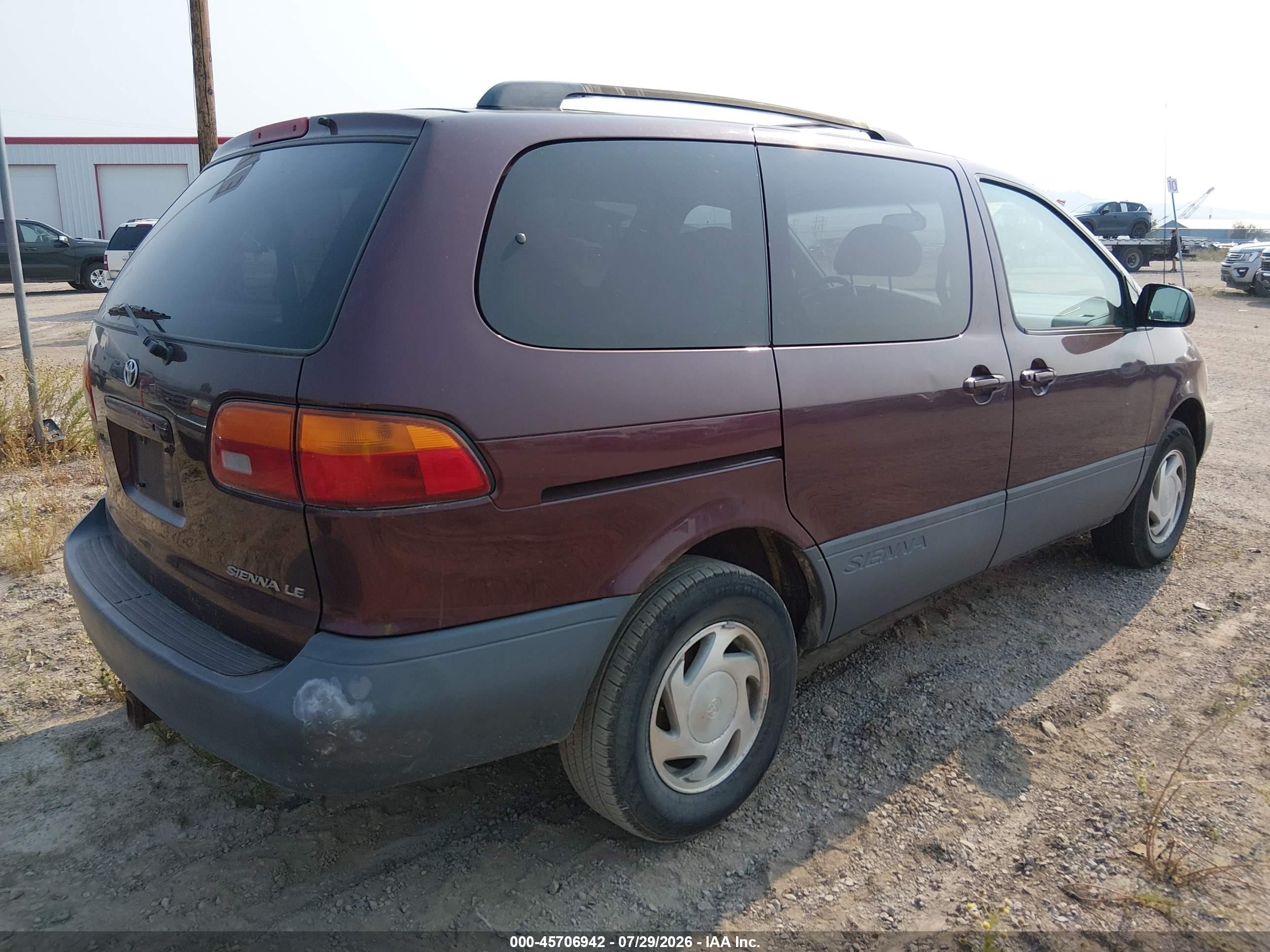 2000 Toyota Sienna Le Red vin: 4T3ZF13C1YU316743