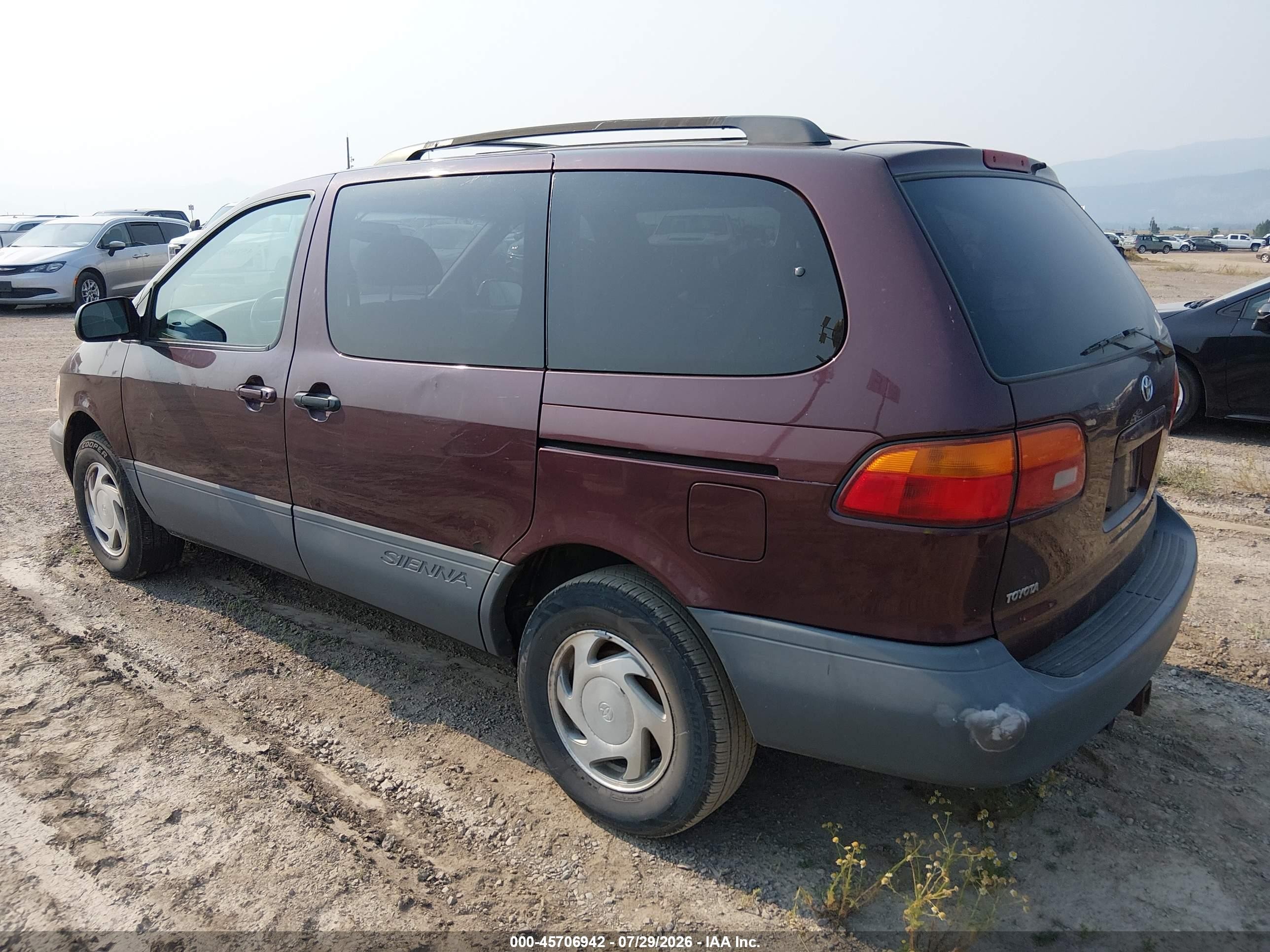 2000 Toyota Sienna Le Red vin: 4T3ZF13C1YU316743