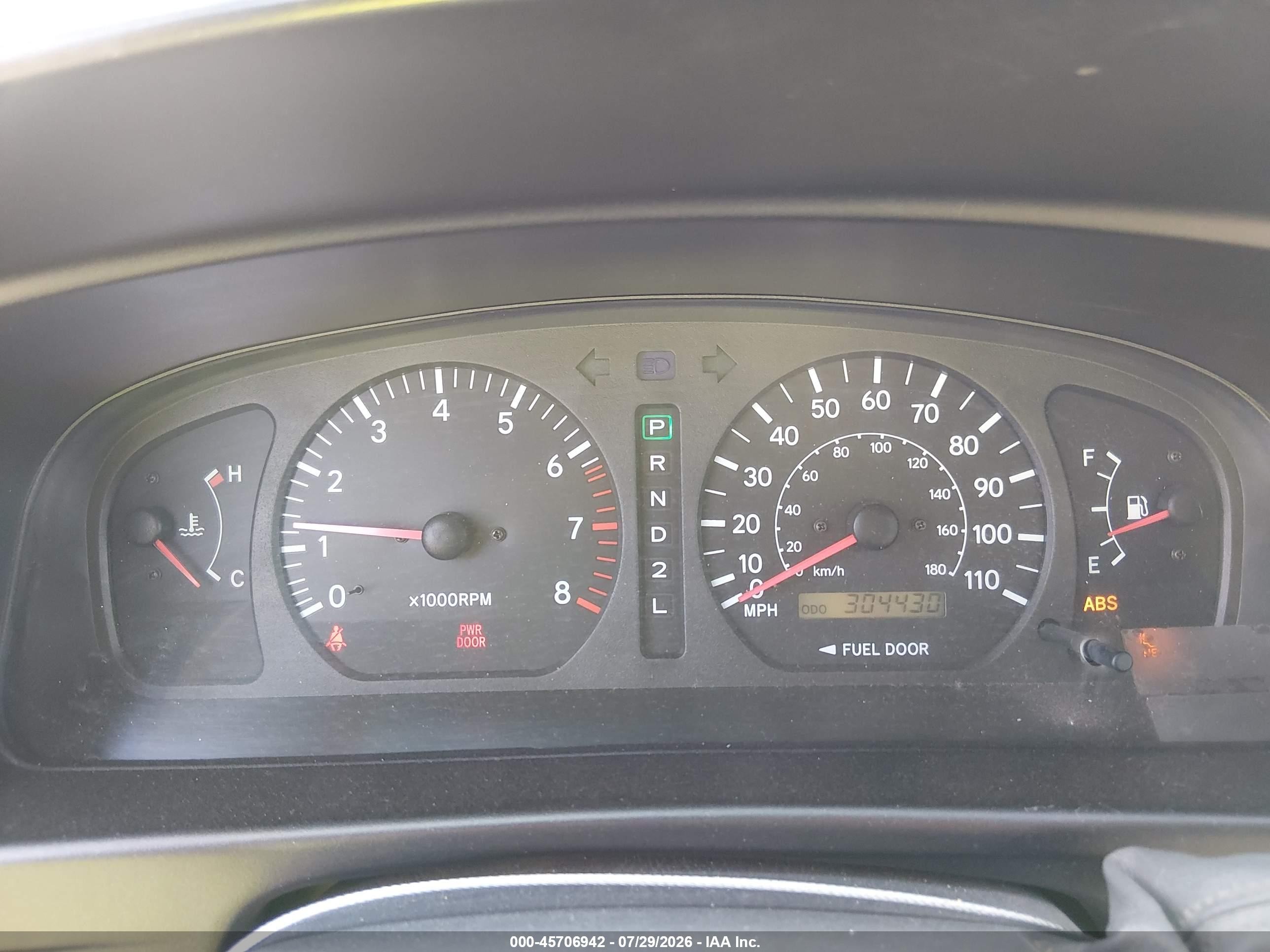 2000 Toyota Sienna Le Red vin: 4T3ZF13C1YU316743