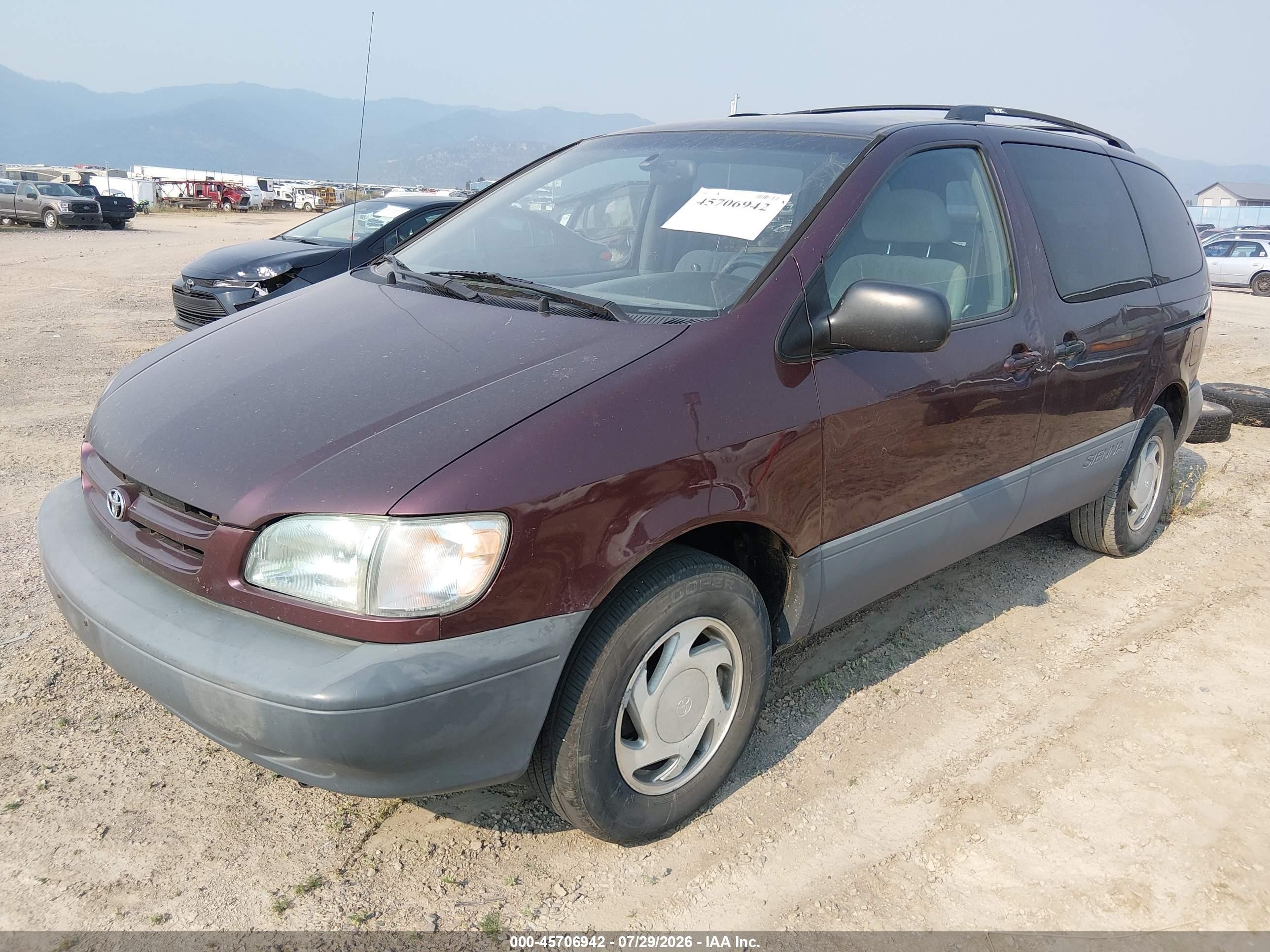 2000 Toyota Sienna Le Red vin: 4T3ZF13C1YU316743