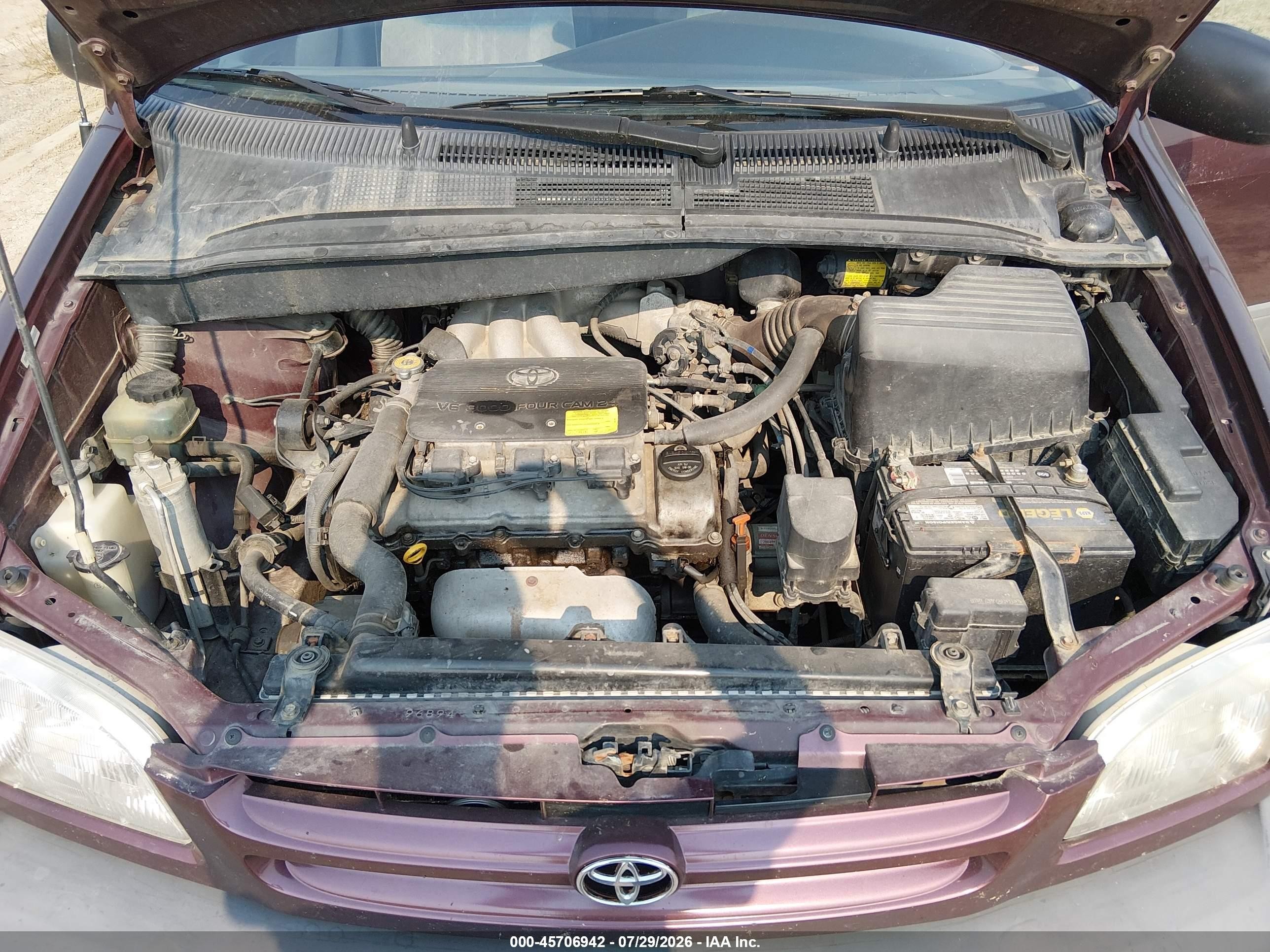 2000 Toyota Sienna Le Red vin: 4T3ZF13C1YU316743