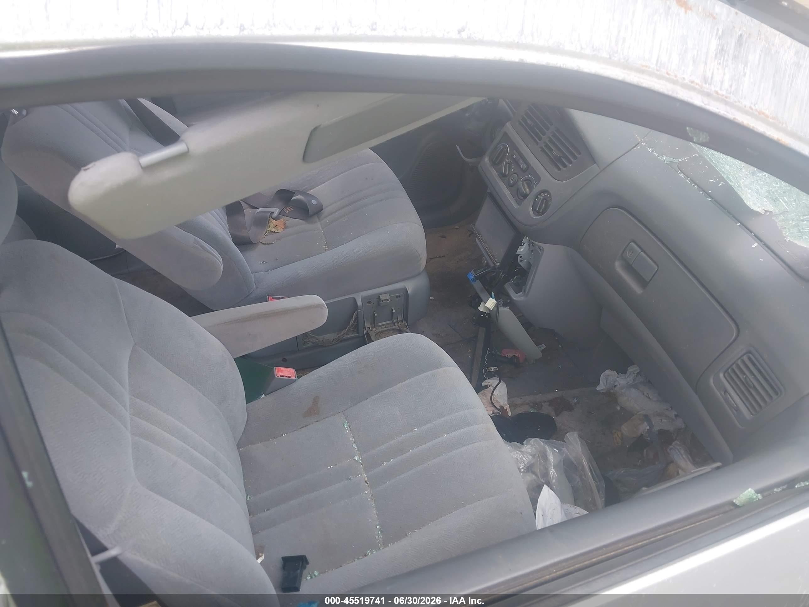 2002 Toyota Sienna Le Gray vin: 4T3ZF13C22U447798
