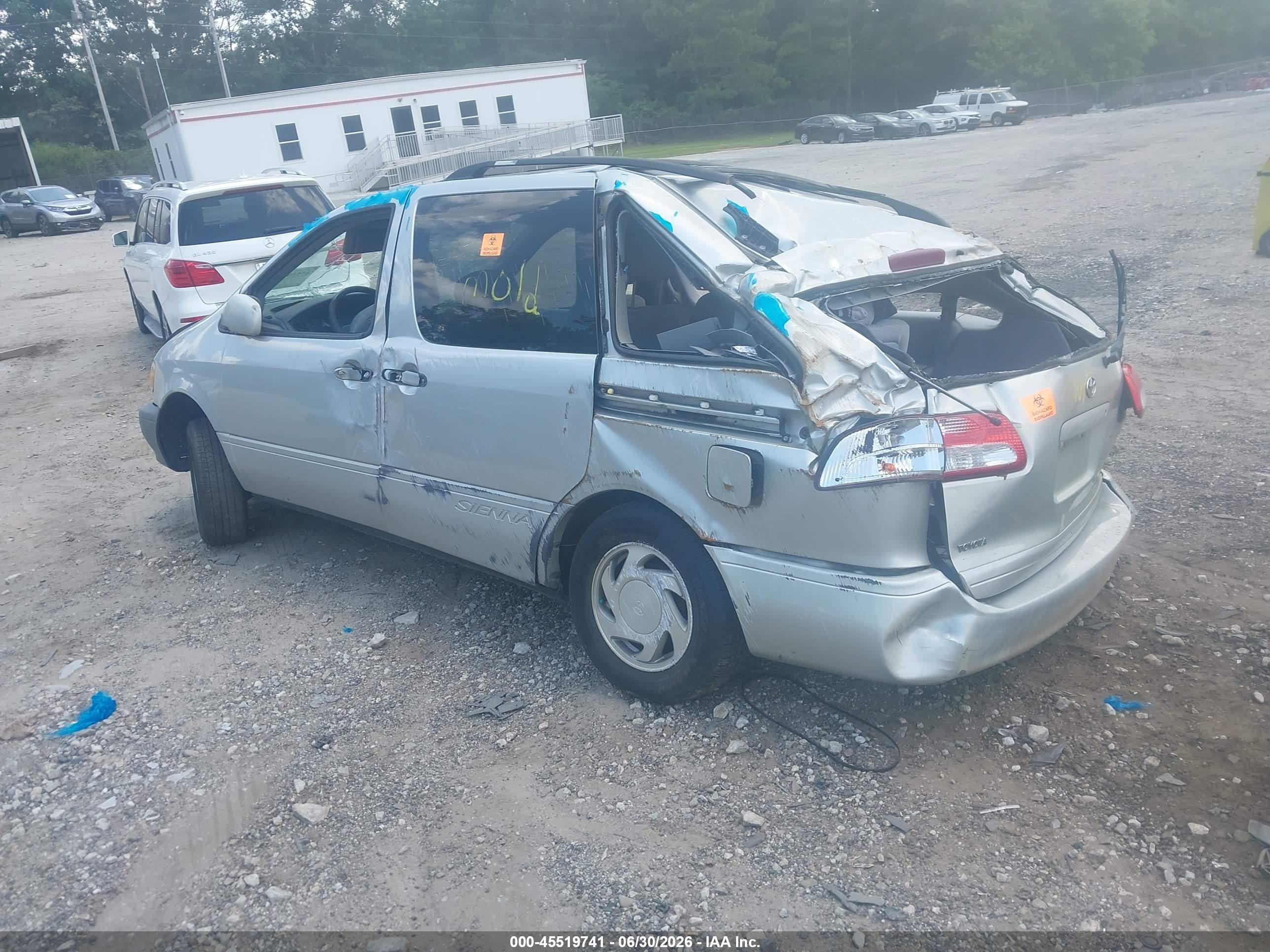 2002 Toyota Sienna Le Gray vin: 4T3ZF13C22U447798