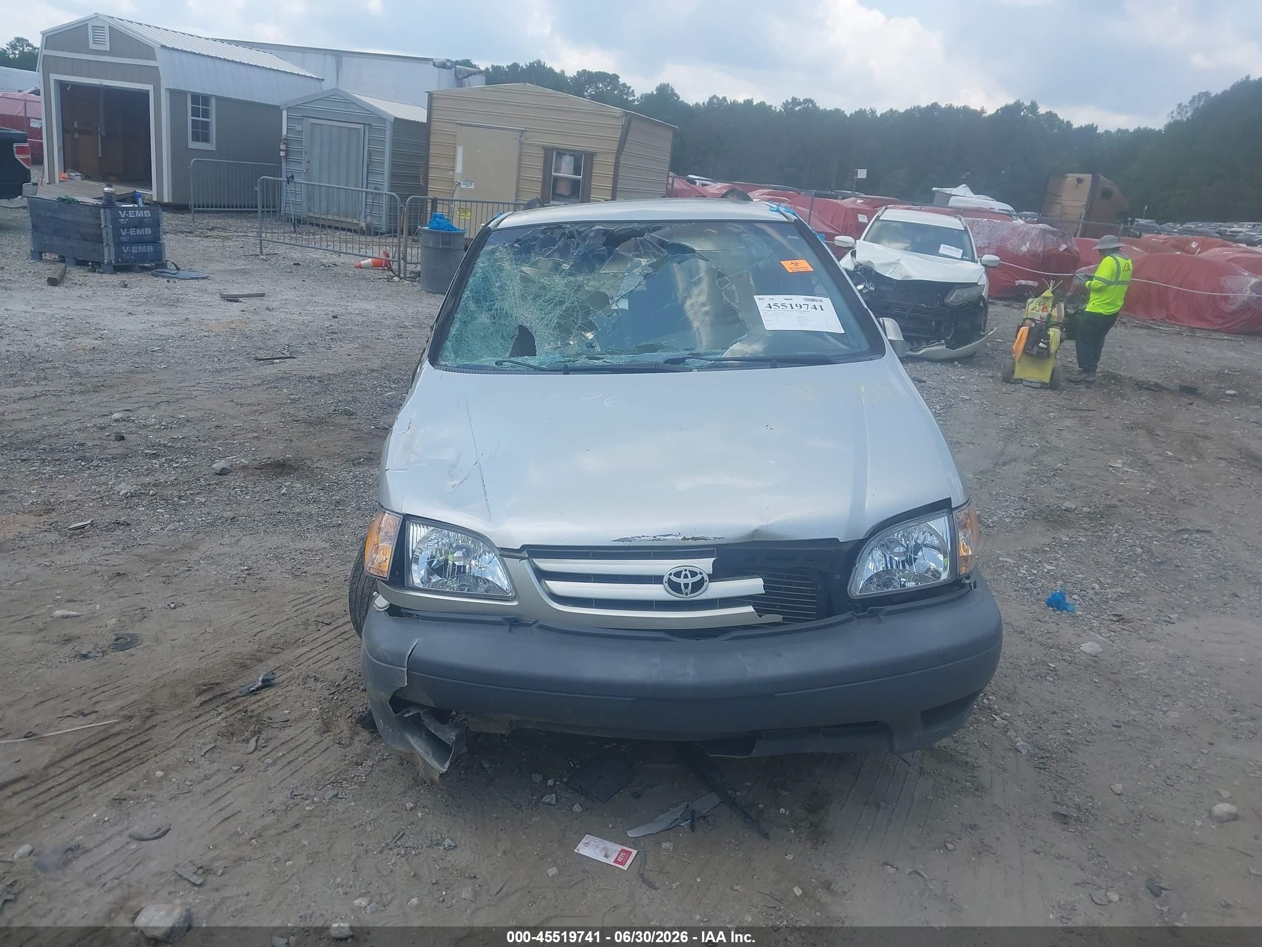 2002 Toyota Sienna Le Gray vin: 4T3ZF13C22U447798