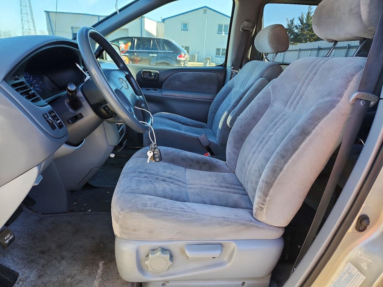 2002 Toyota Sienna Le Beige vin: 4T3ZF13C22U453083