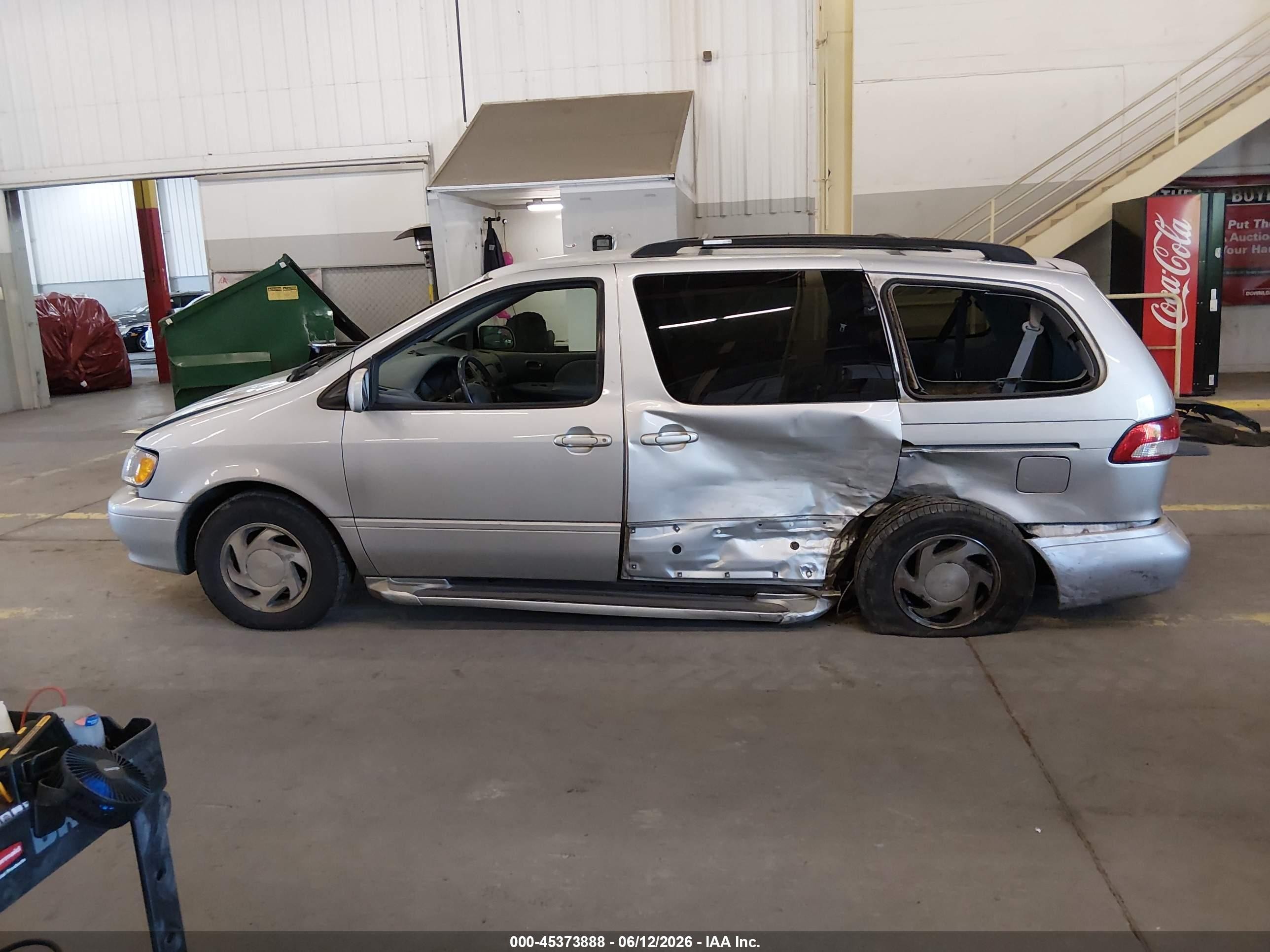 2002 Toyota Sienna Le Gray vin: 4T3ZF13C22U475522