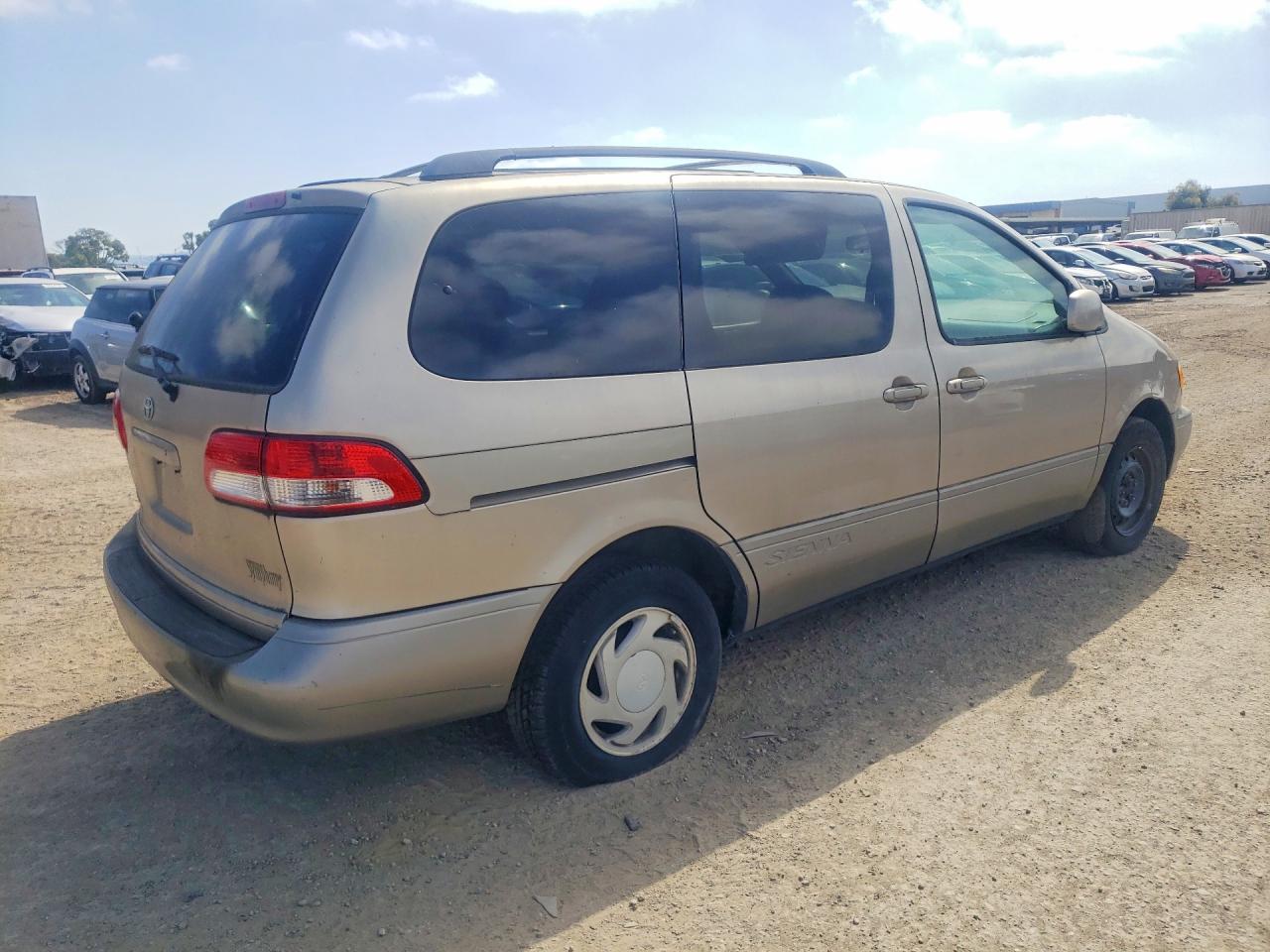 2002 Toyota Sienna Gold vin: 4T3ZF13C22U481739