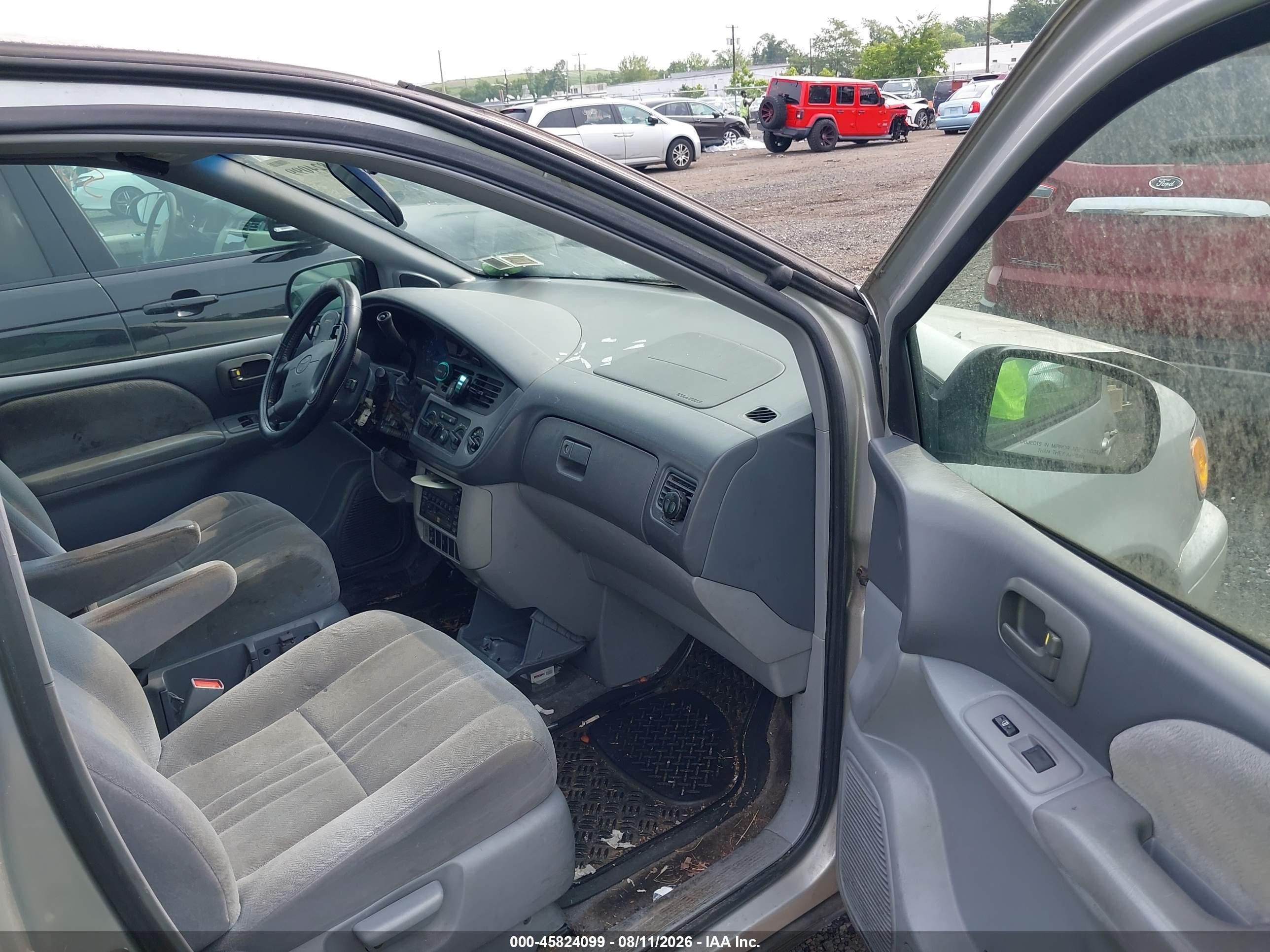 2003 Toyota Sienna Le Silver vin: 4T3ZF13C23U533386