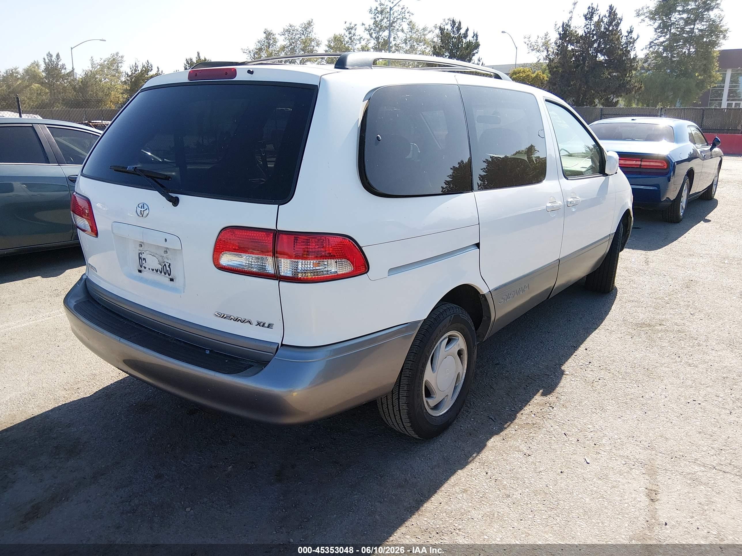 2003 Toyota Sienna Xle White vin: 4T3ZF13C23U544176