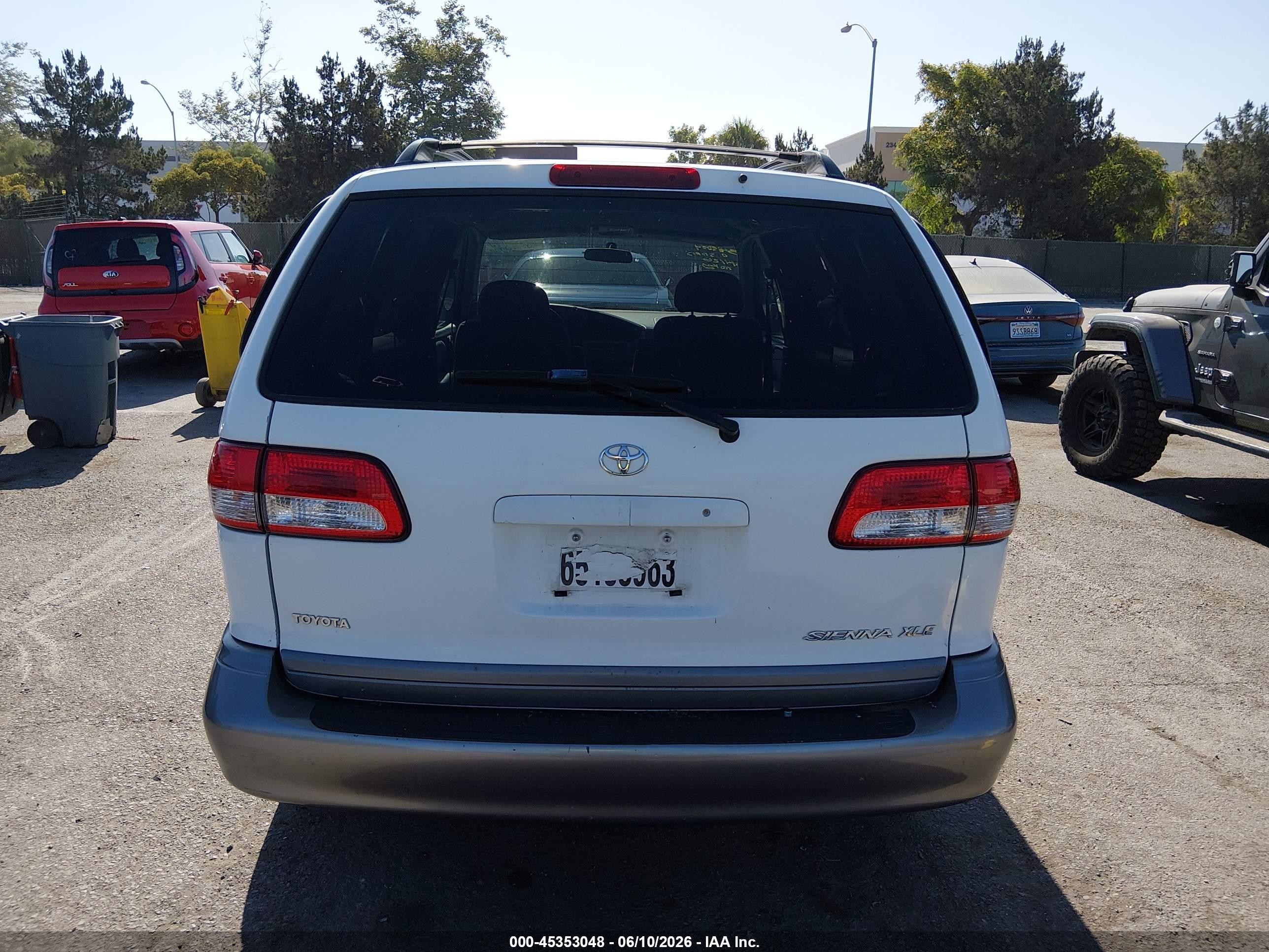 2003 Toyota Sienna Xle White vin: 4T3ZF13C23U544176