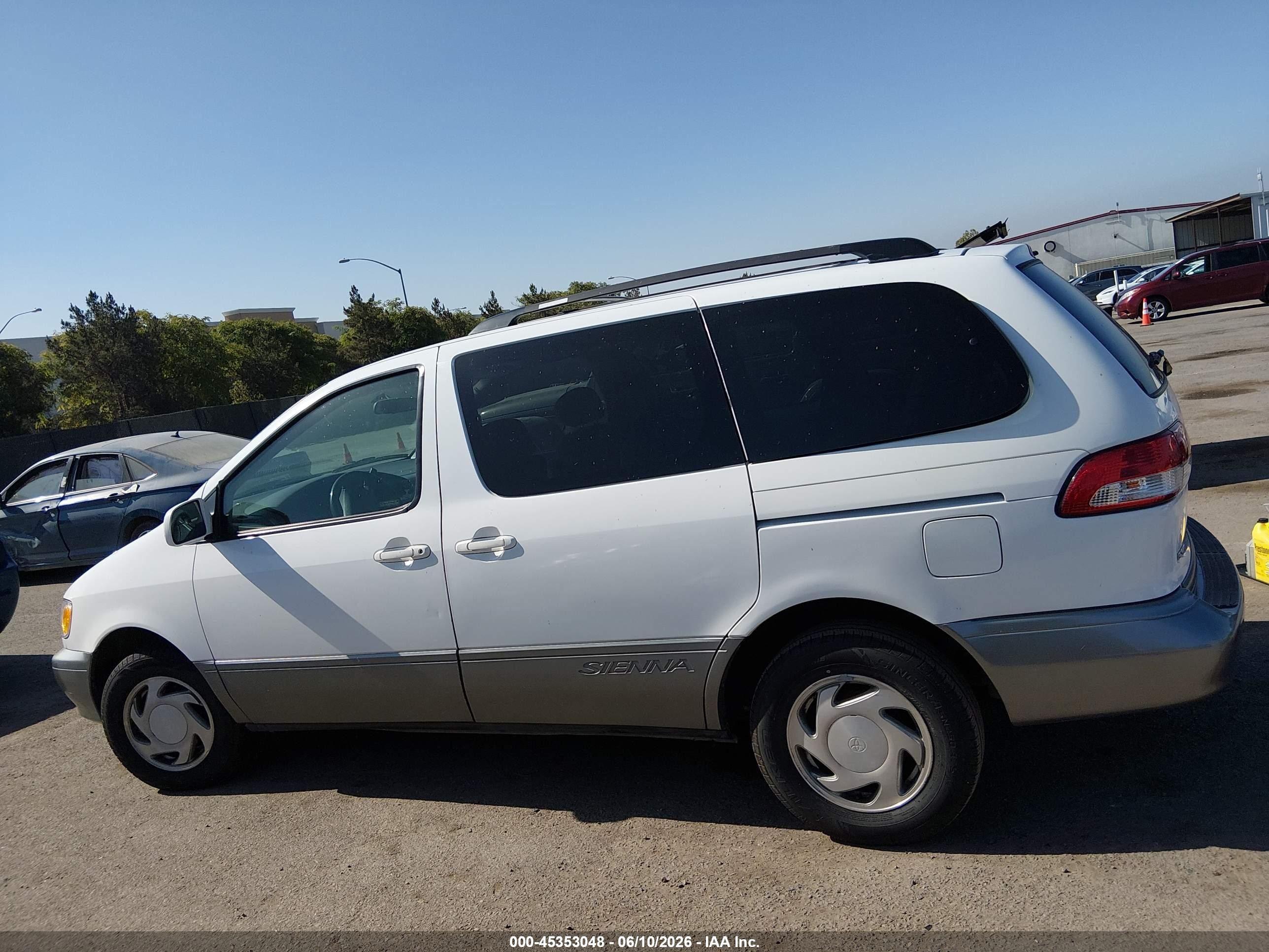 2003 Toyota Sienna Xle White vin: 4T3ZF13C23U544176