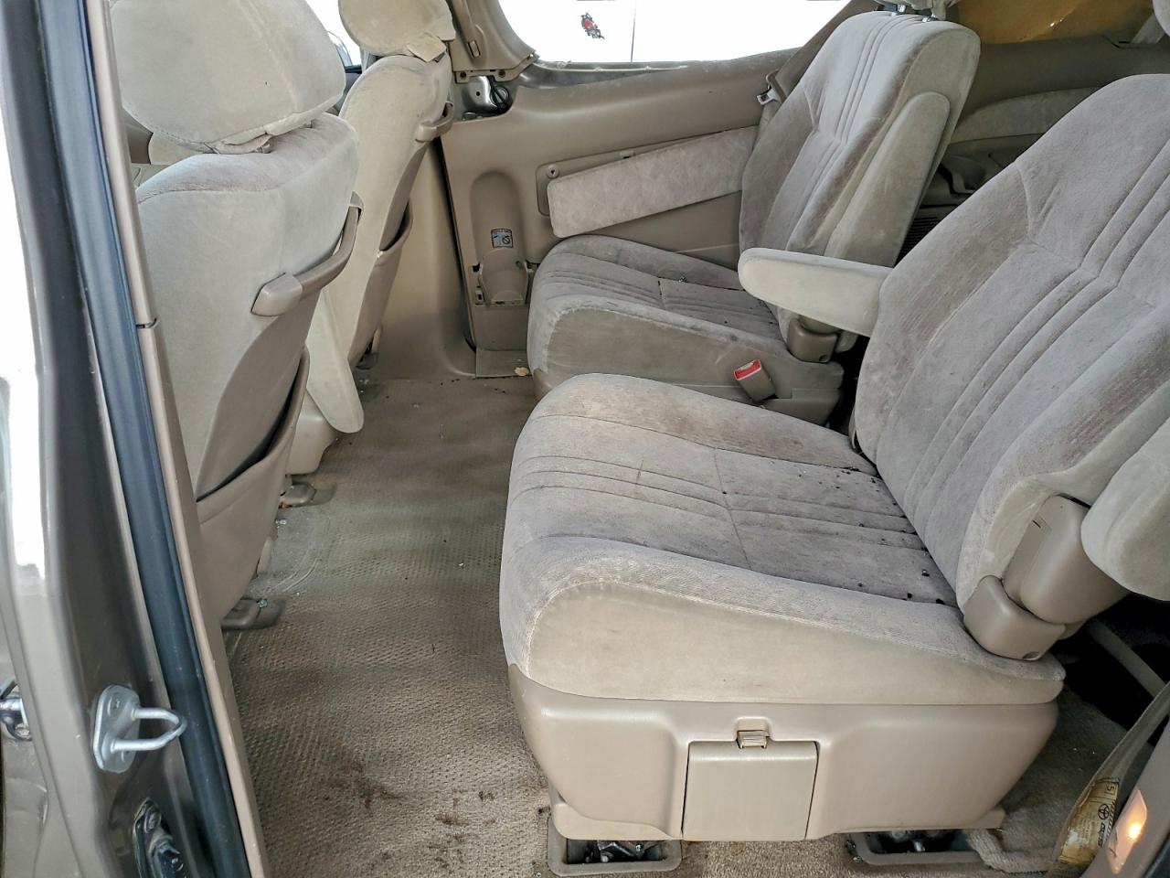 1998 Toyota Sienna Le Tan vin: 4T3ZF13C2WU003195