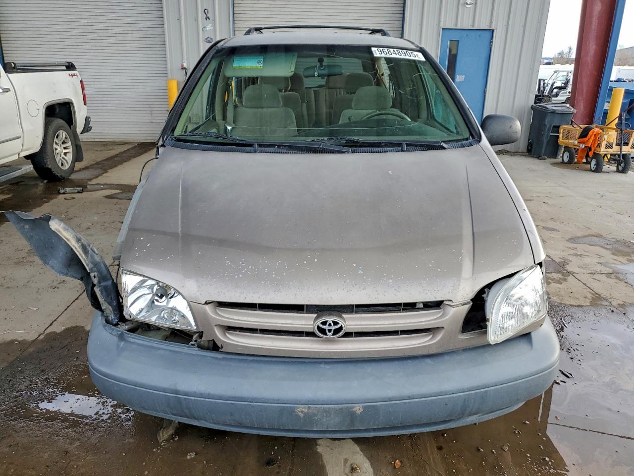 1998 Toyota Sienna Le Tan vin: 4T3ZF13C2WU003195