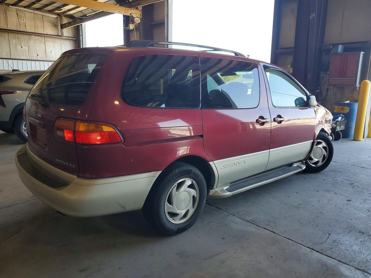 1998 Toyota Sienna Xle Бордовый vin: 4T3ZF13C2WU005254