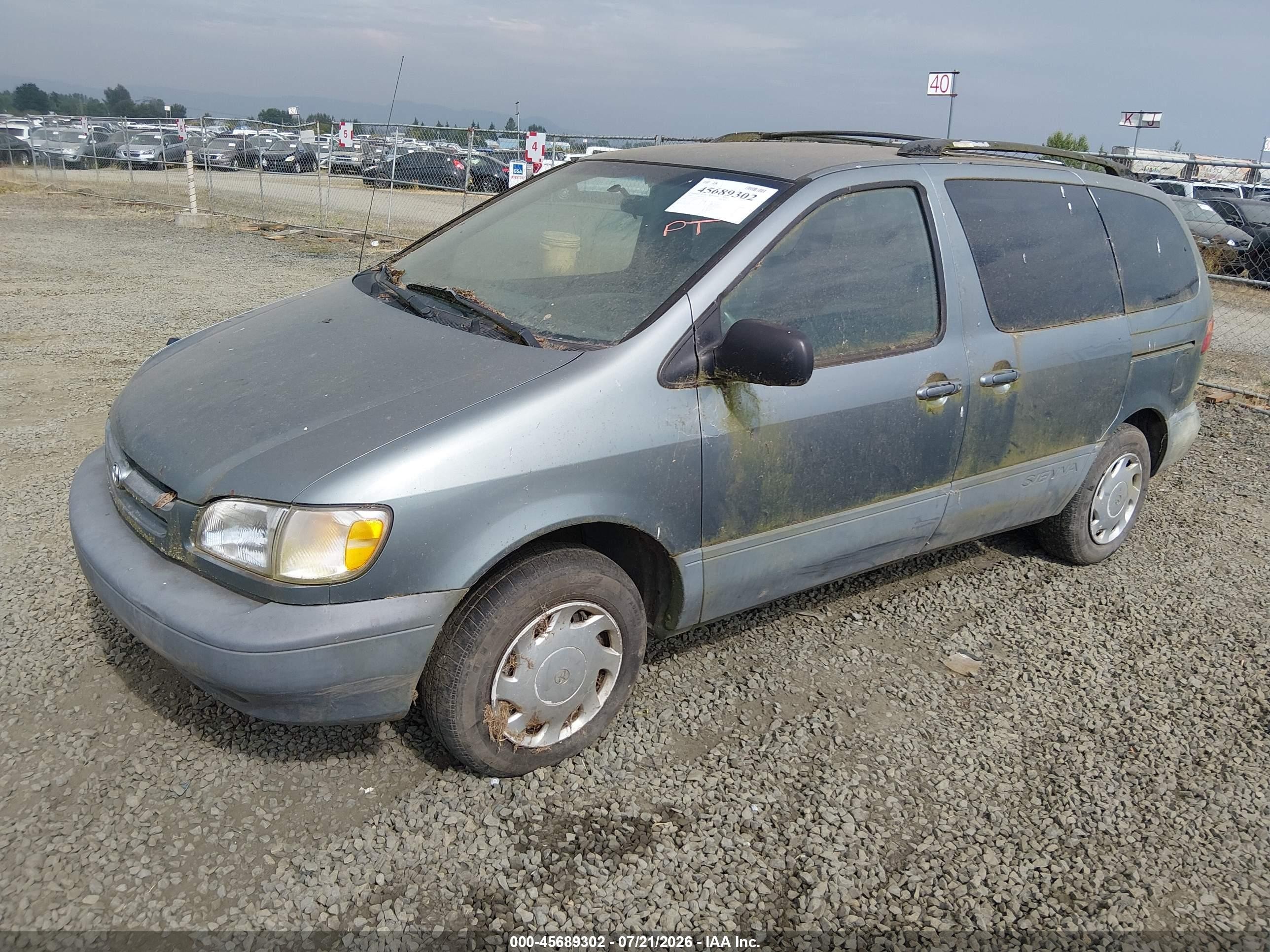 1999 Toyota Sienna Le Blue vin: 4T3ZF13C2XU118235