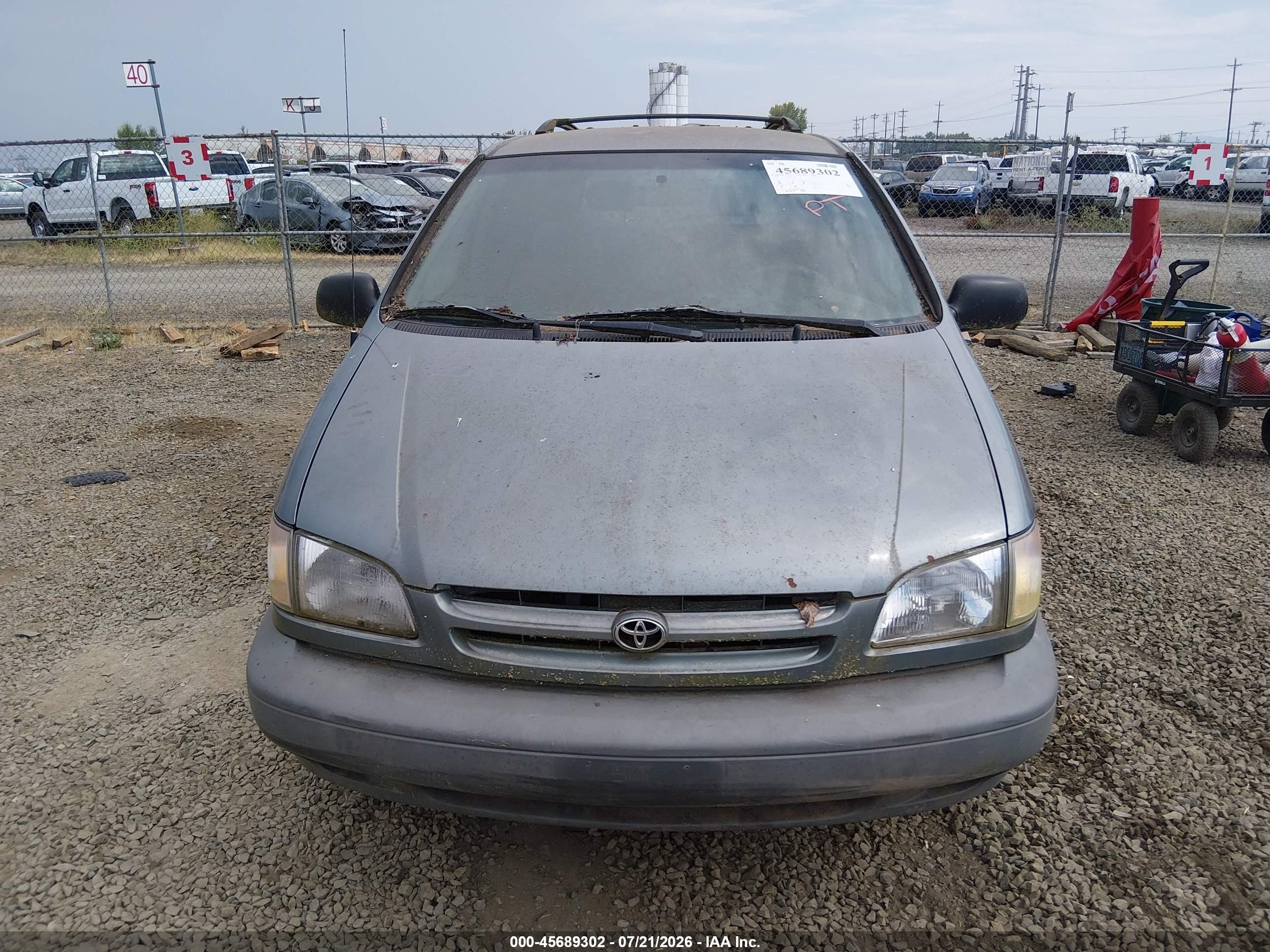 1999 Toyota Sienna Le Blue vin: 4T3ZF13C2XU118235