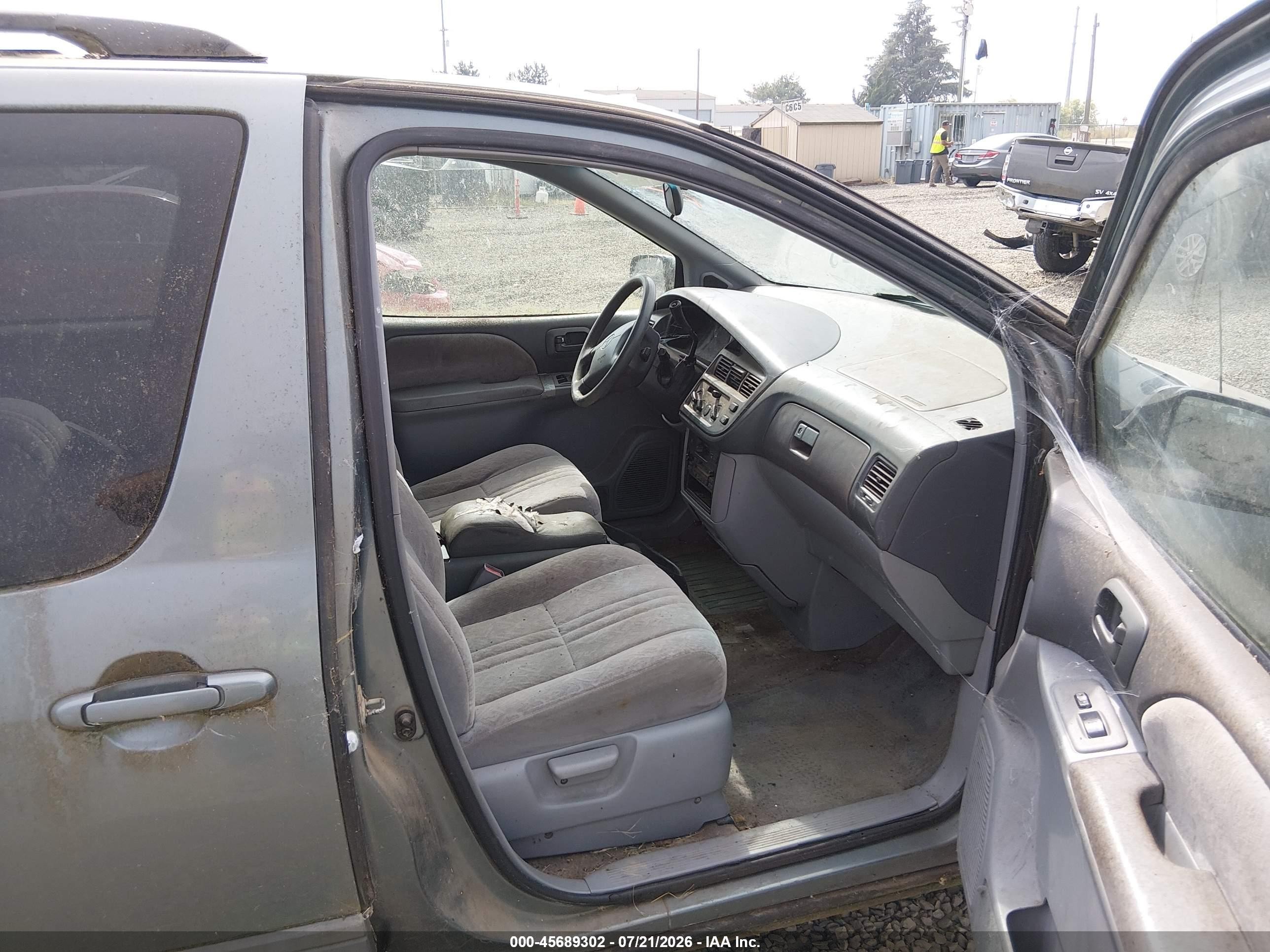 1999 Toyota Sienna Le Blue vin: 4T3ZF13C2XU118235