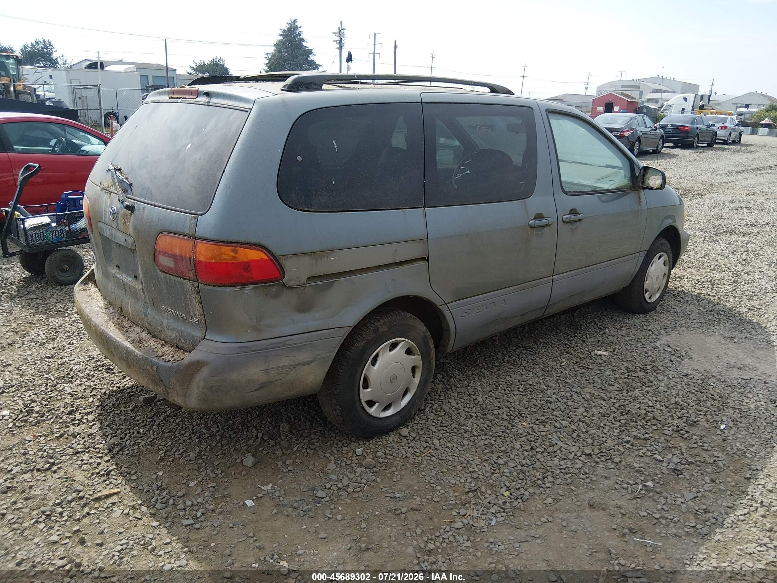 1999 Toyota Sienna Le Blue vin: 4T3ZF13C2XU118235