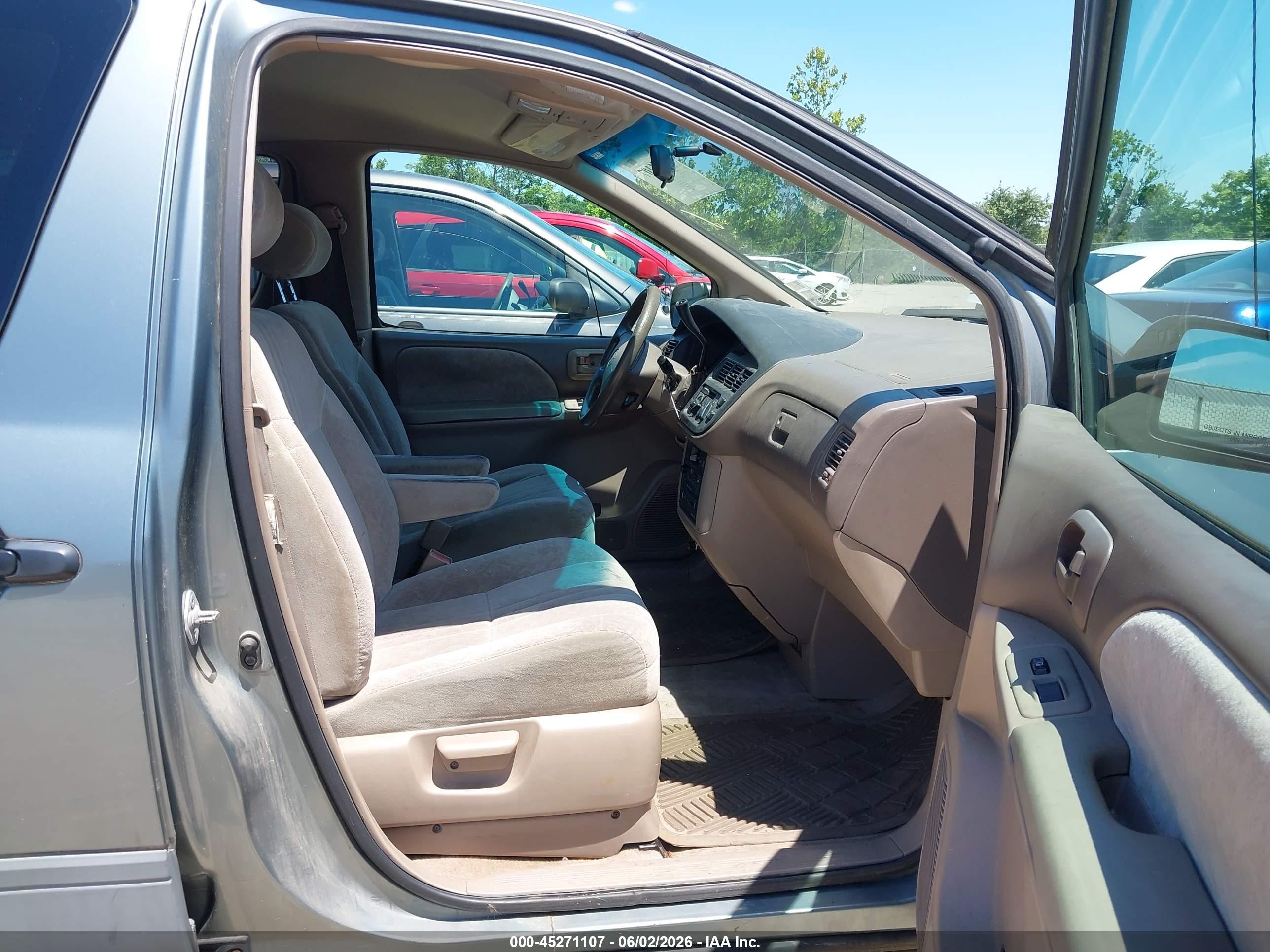 1999 Toyota Sienna Le Зеленый vin: 4T3ZF13C2XU120390