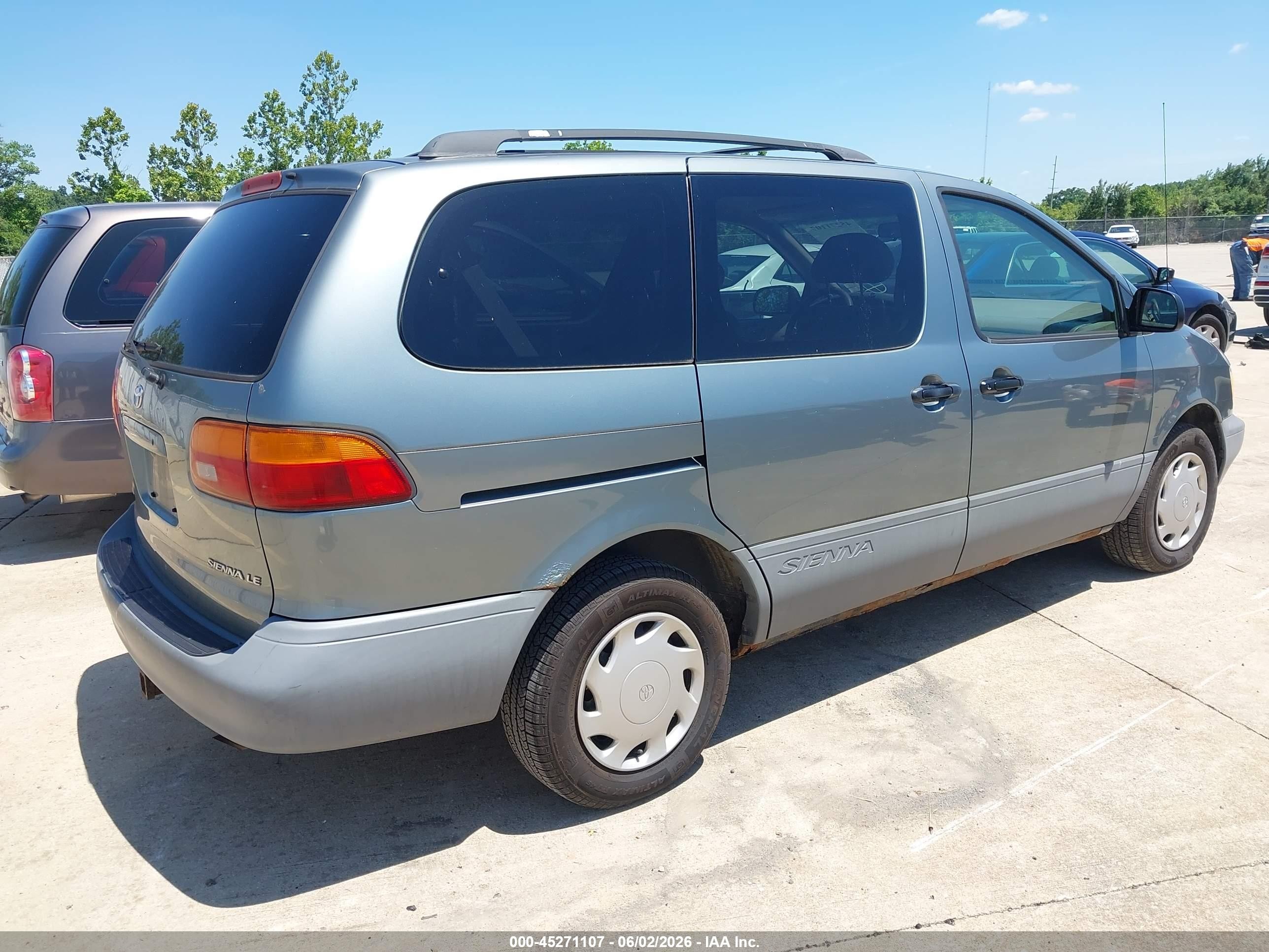 1999 Toyota Sienna Le Зеленый vin: 4T3ZF13C2XU120390
