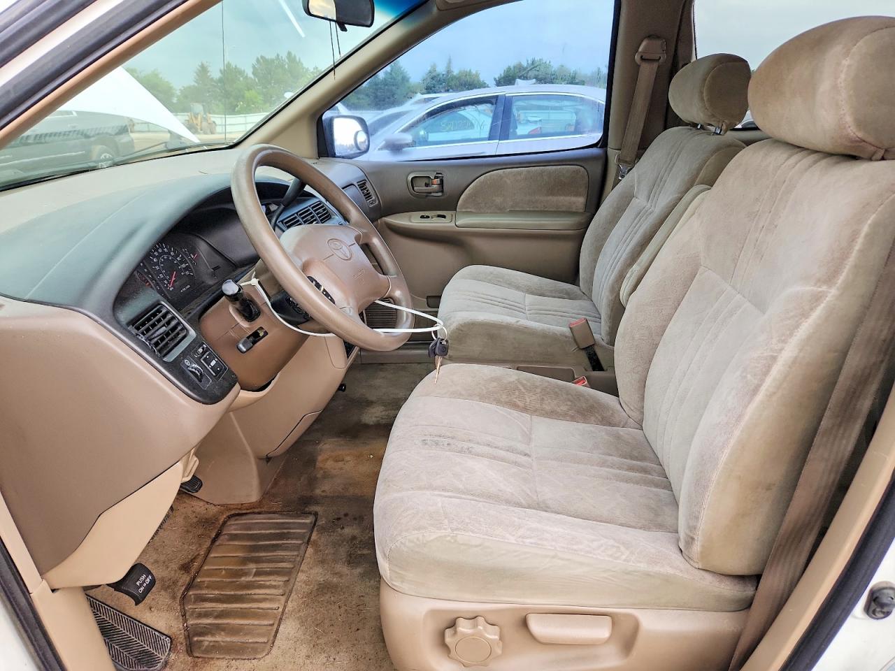2000 Toyota Sienna Le White vin: 4T3ZF13C2YU246556