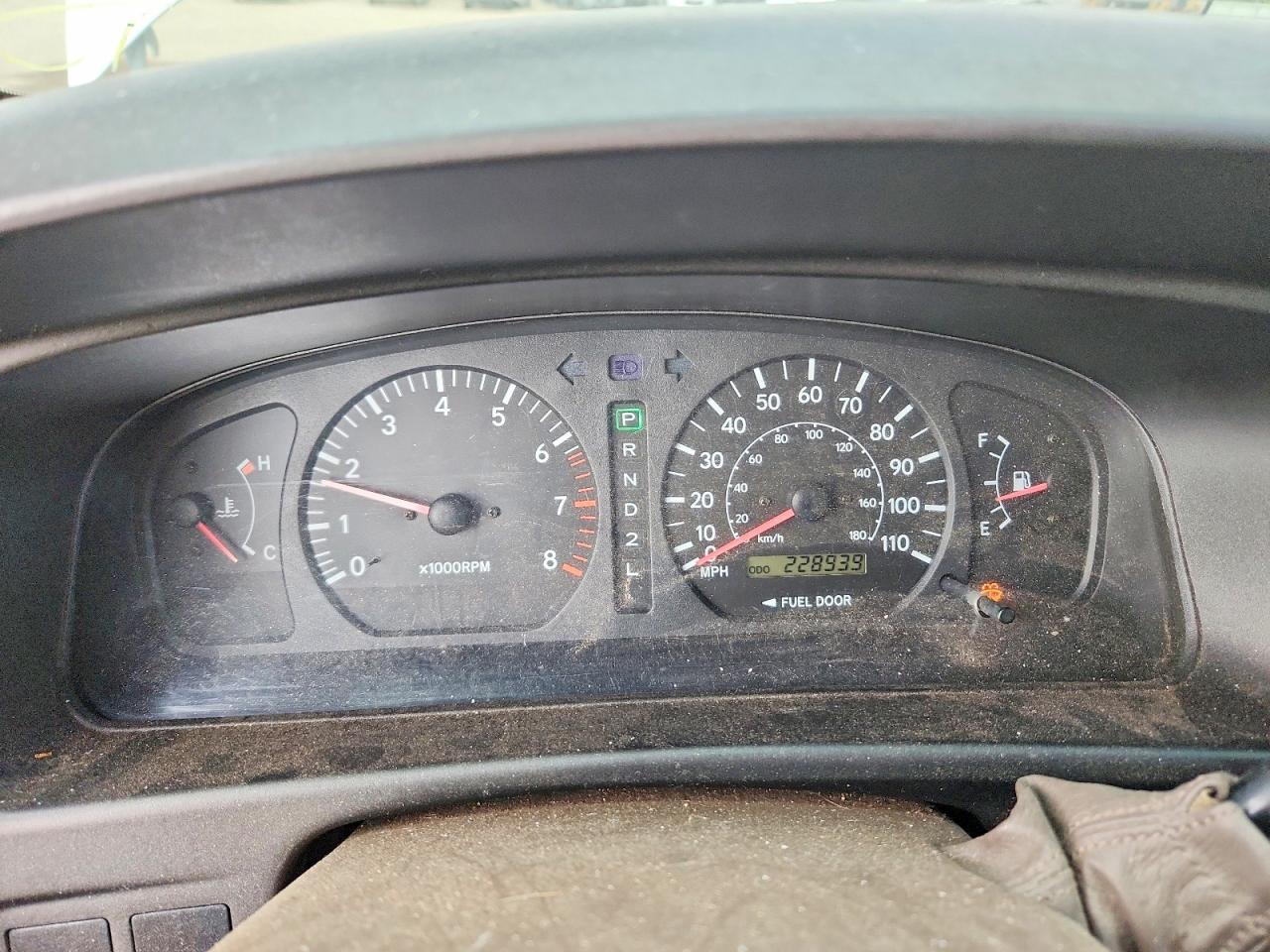 2000 Toyota Sienna Le White vin: 4T3ZF13C2YU246556