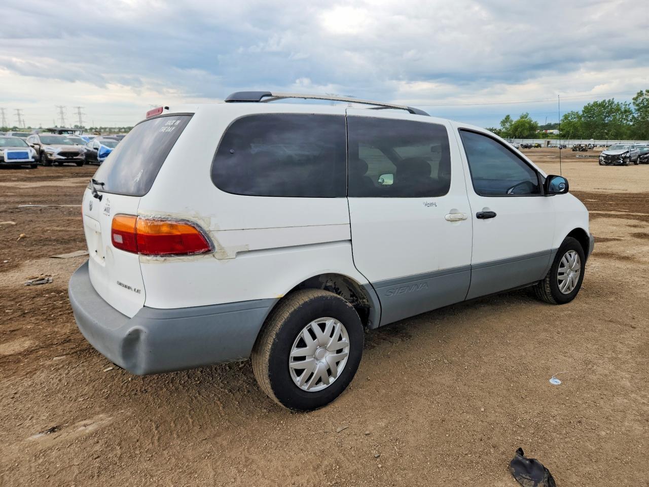 2000 Toyota Sienna Le White vin: 4T3ZF13C2YU246556