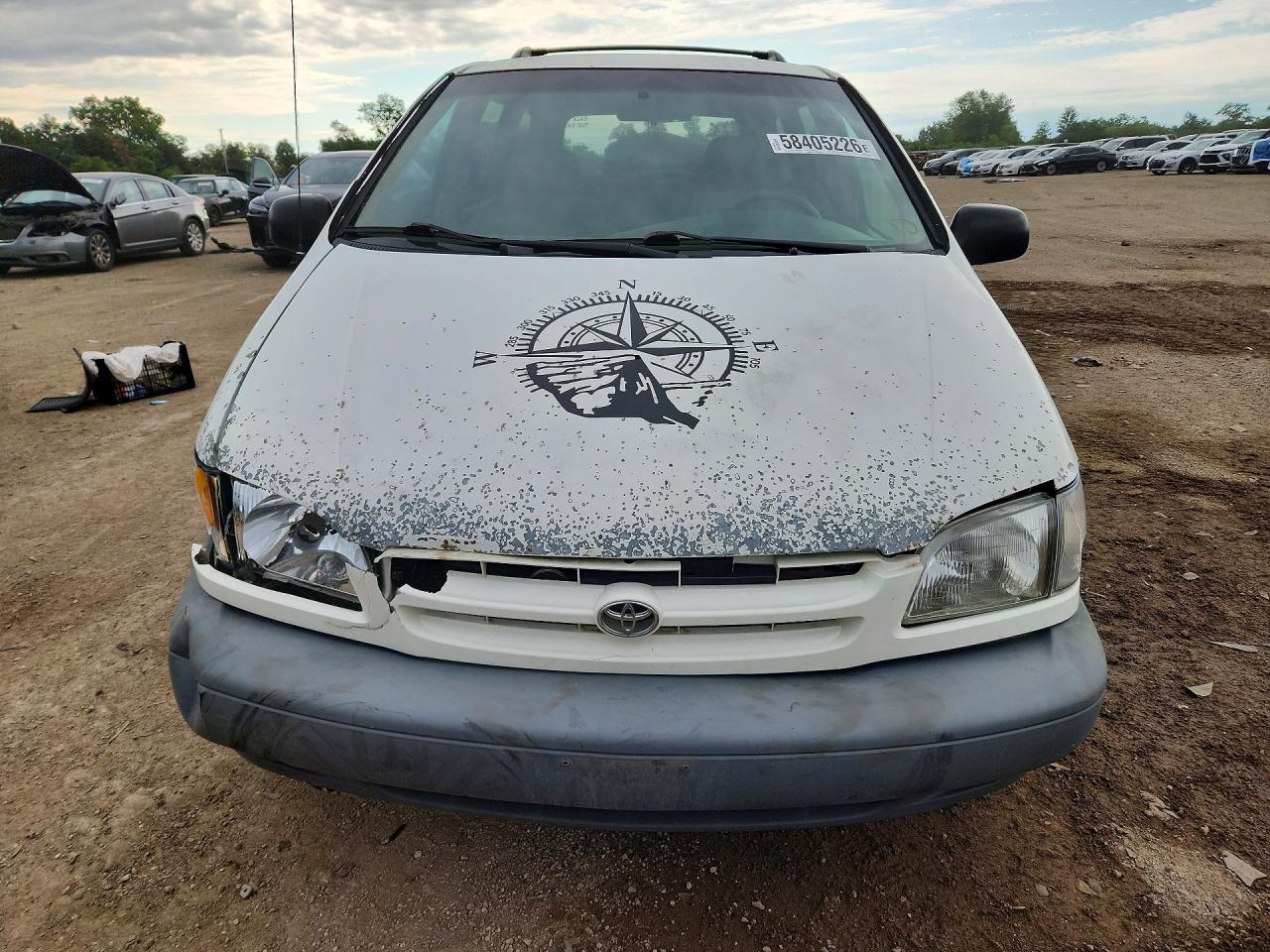 2000 Toyota Sienna Le White vin: 4T3ZF13C2YU246556