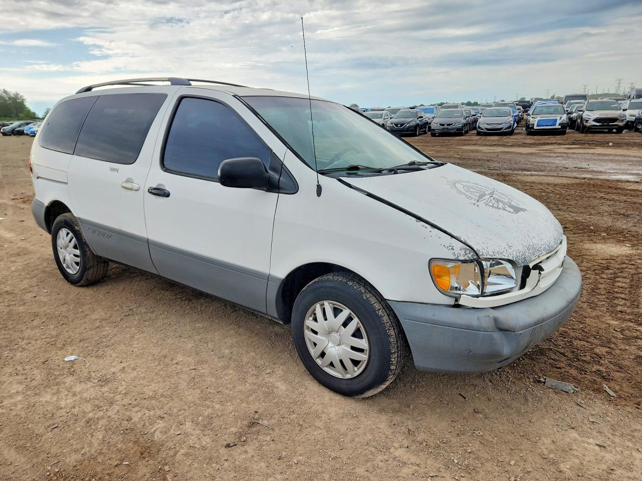 2000 Toyota Sienna Le White vin: 4T3ZF13C2YU246556