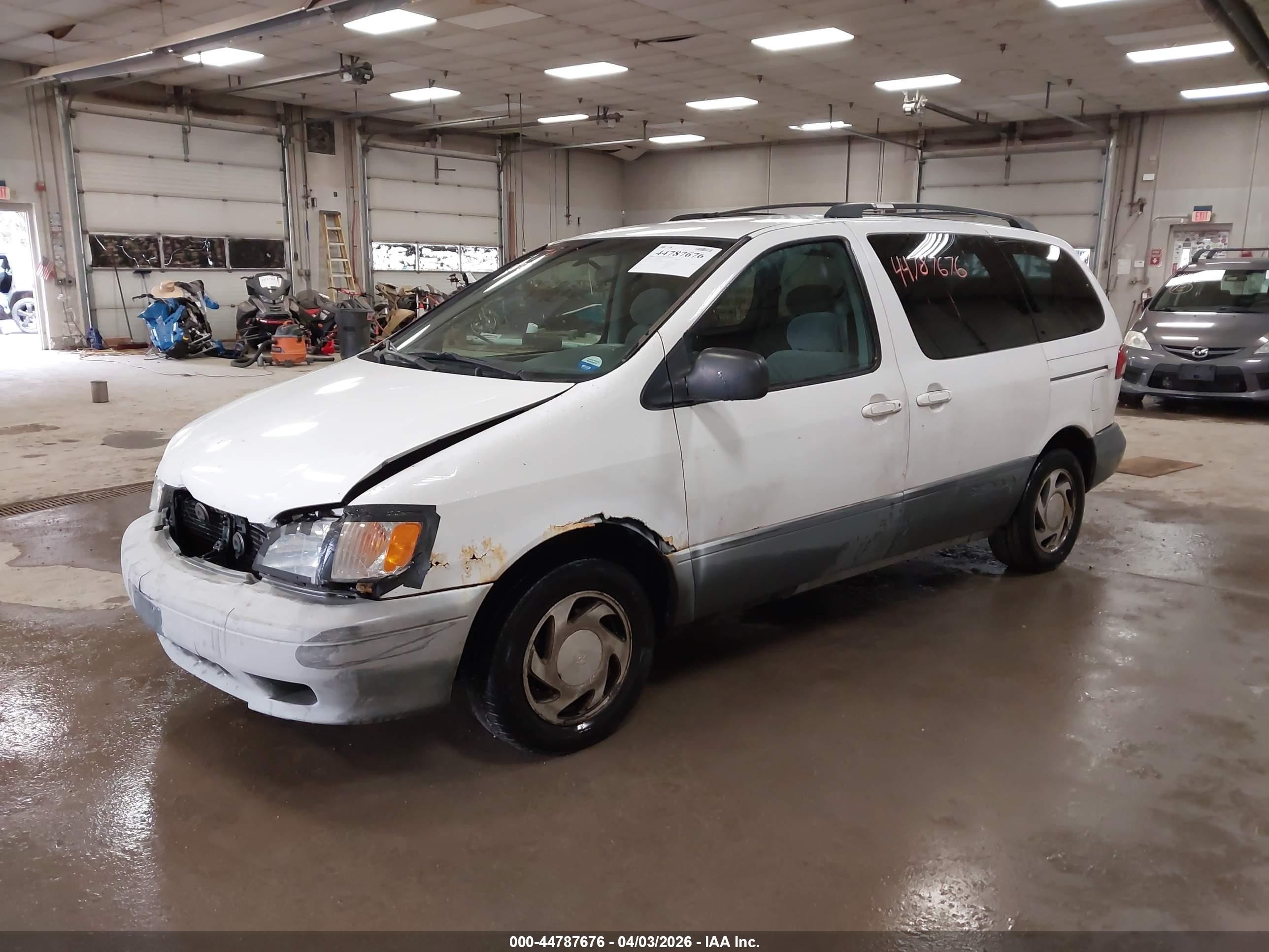 2001 Toyota Sienna Le White vin: 4T3ZF13C31U367800